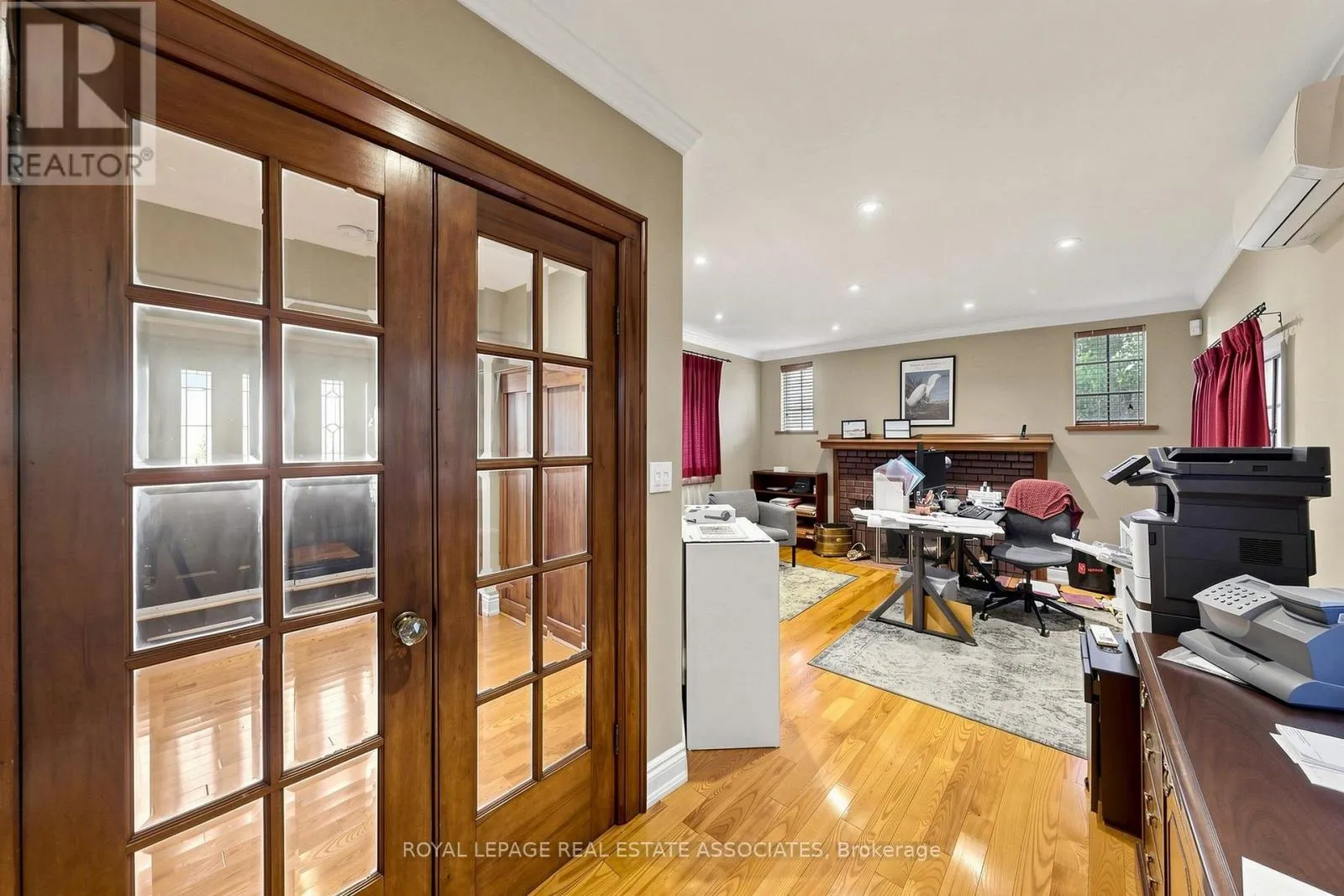 298 LAKESHORE ROAD E