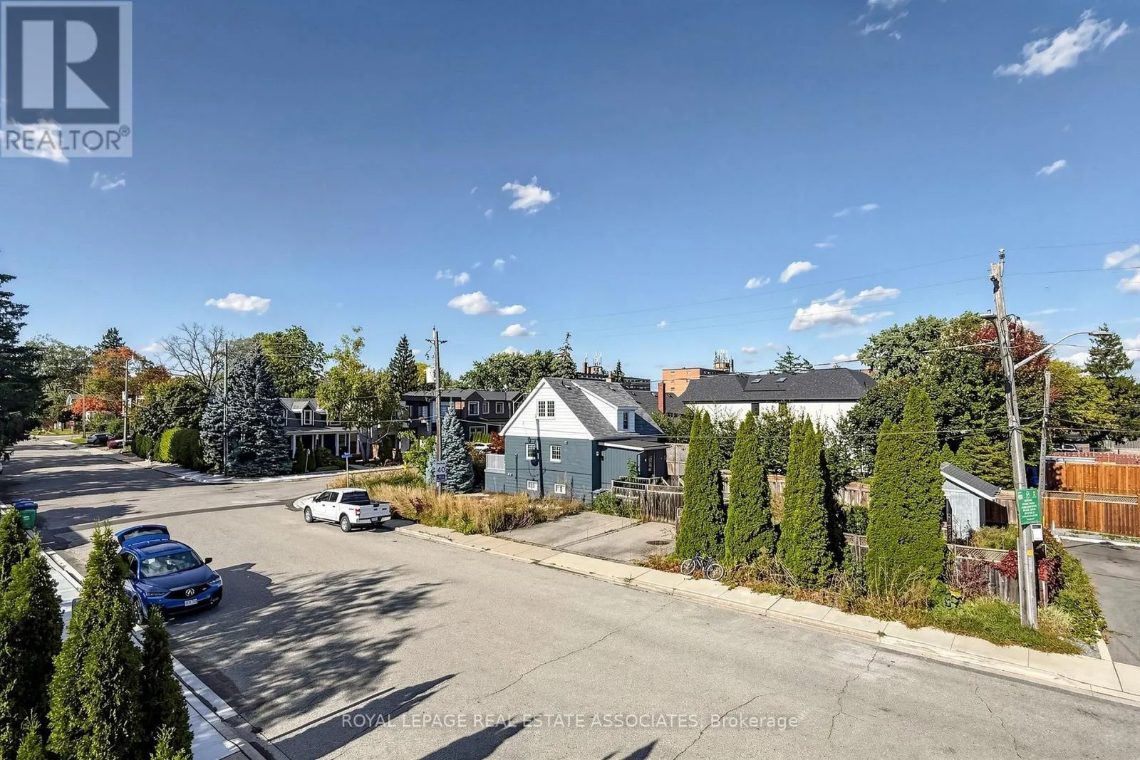 298 LAKESHORE ROAD E