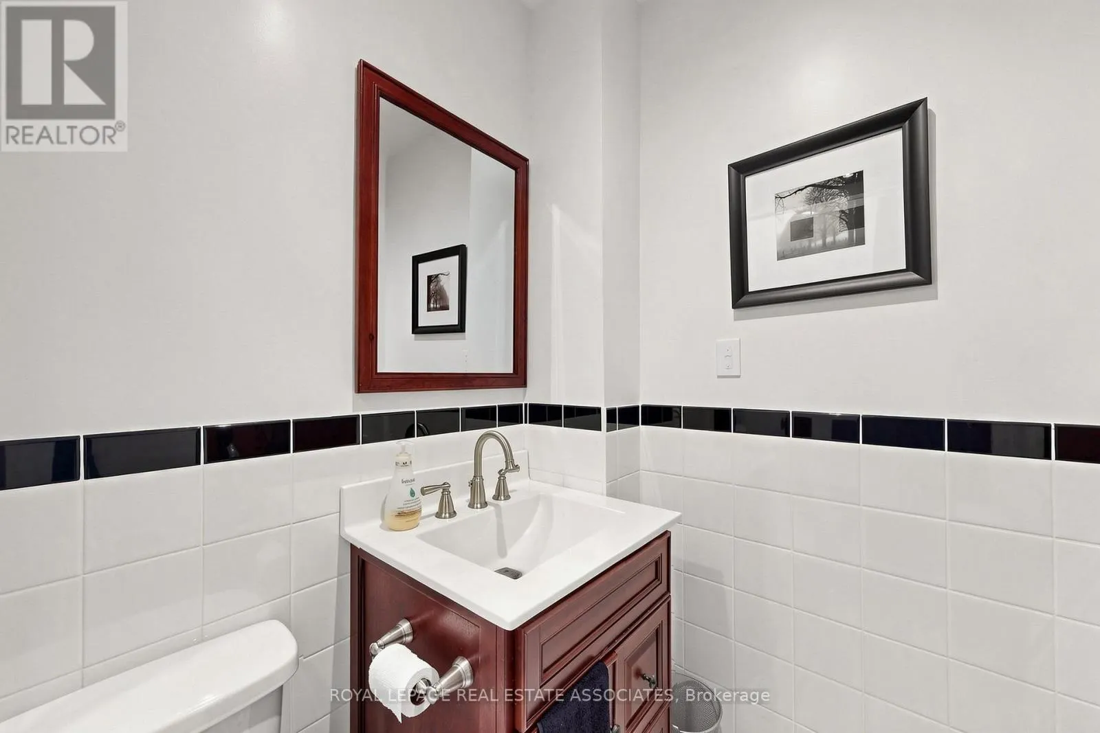 298 LAKESHORE ROAD E