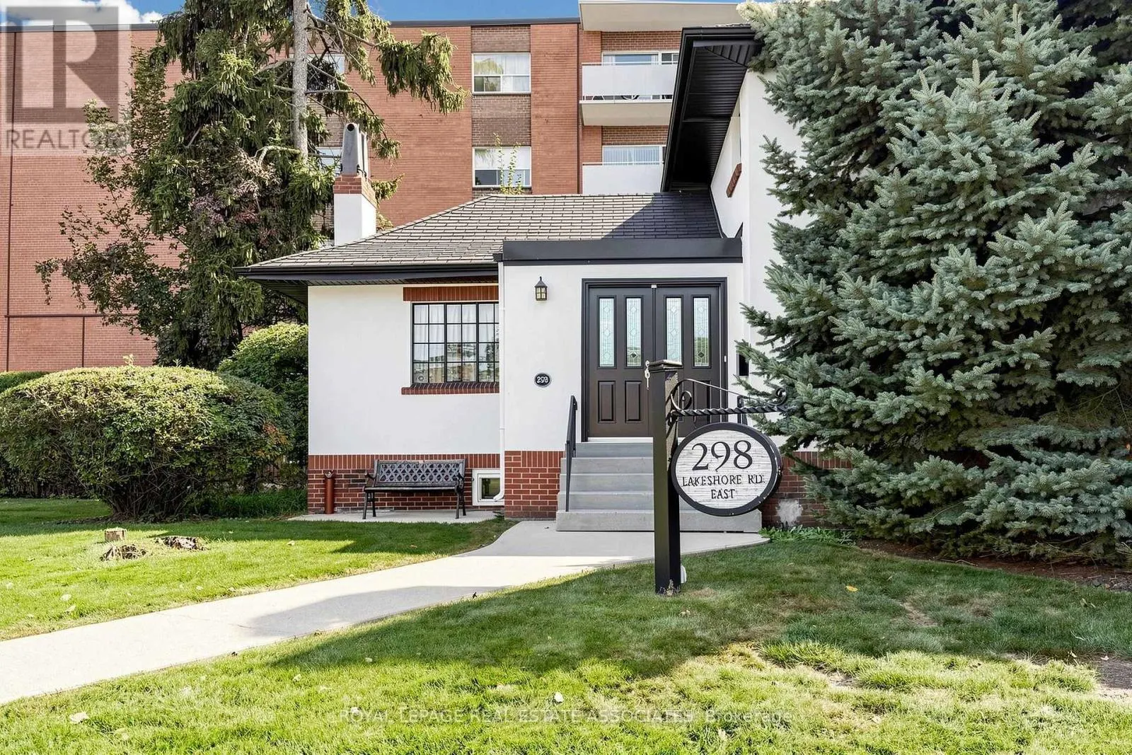 298 LAKESHORE ROAD E