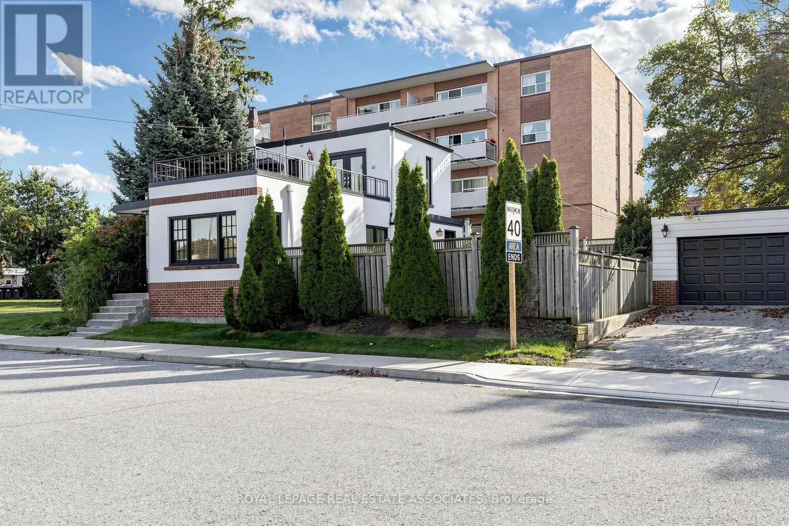 298 LAKESHORE ROAD E