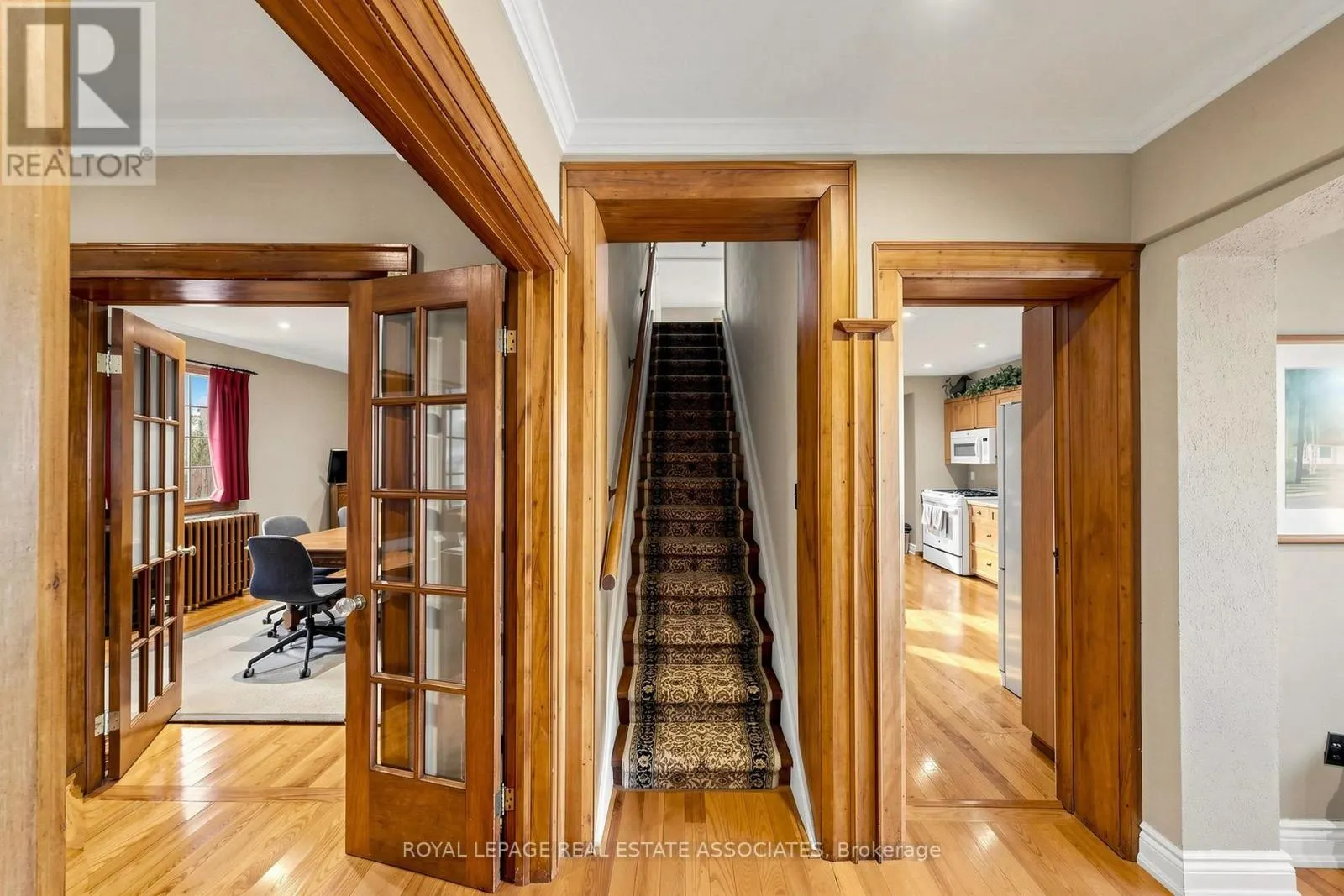 298 LAKESHORE ROAD E