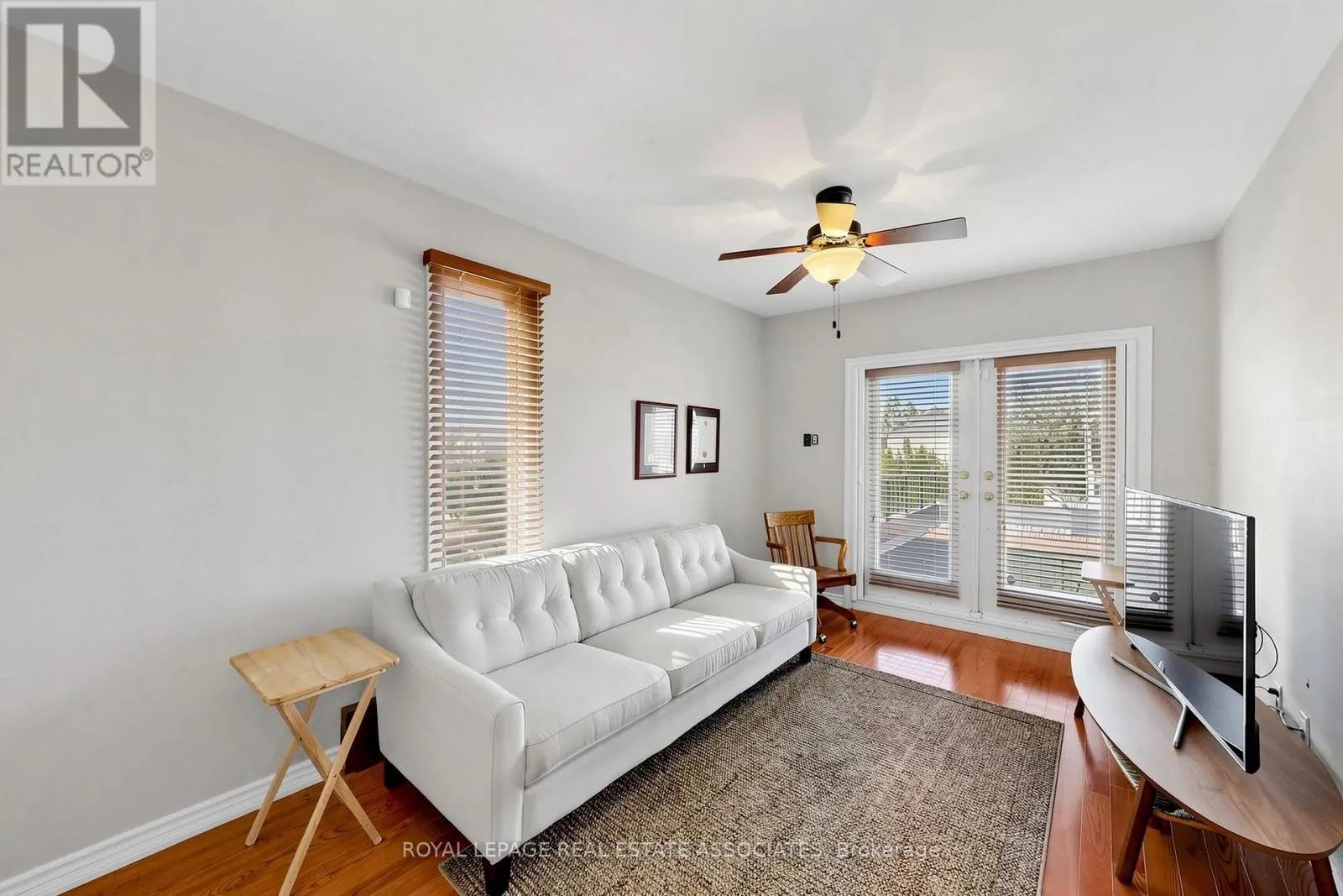 298 LAKESHORE ROAD E