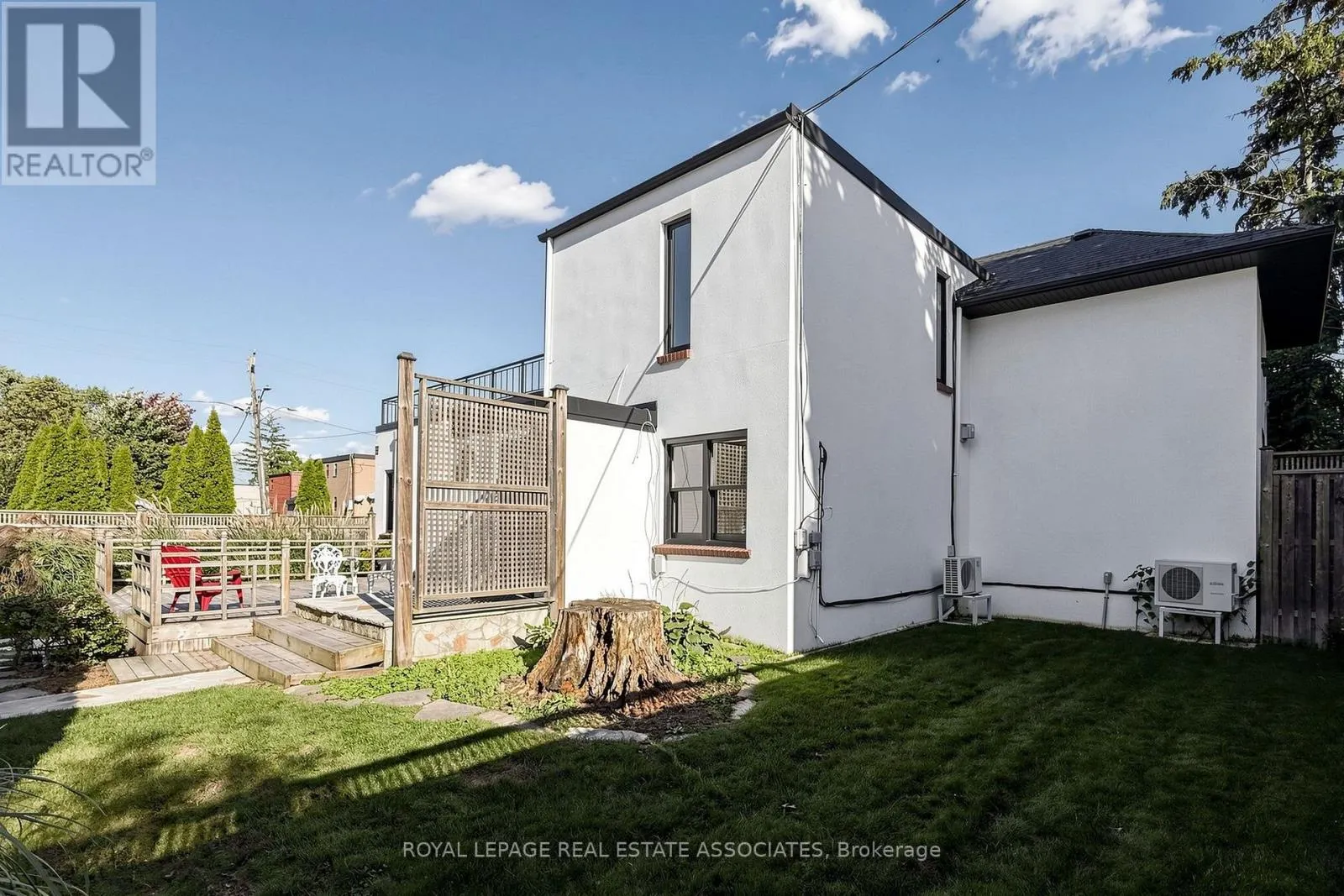 298 LAKESHORE ROAD E