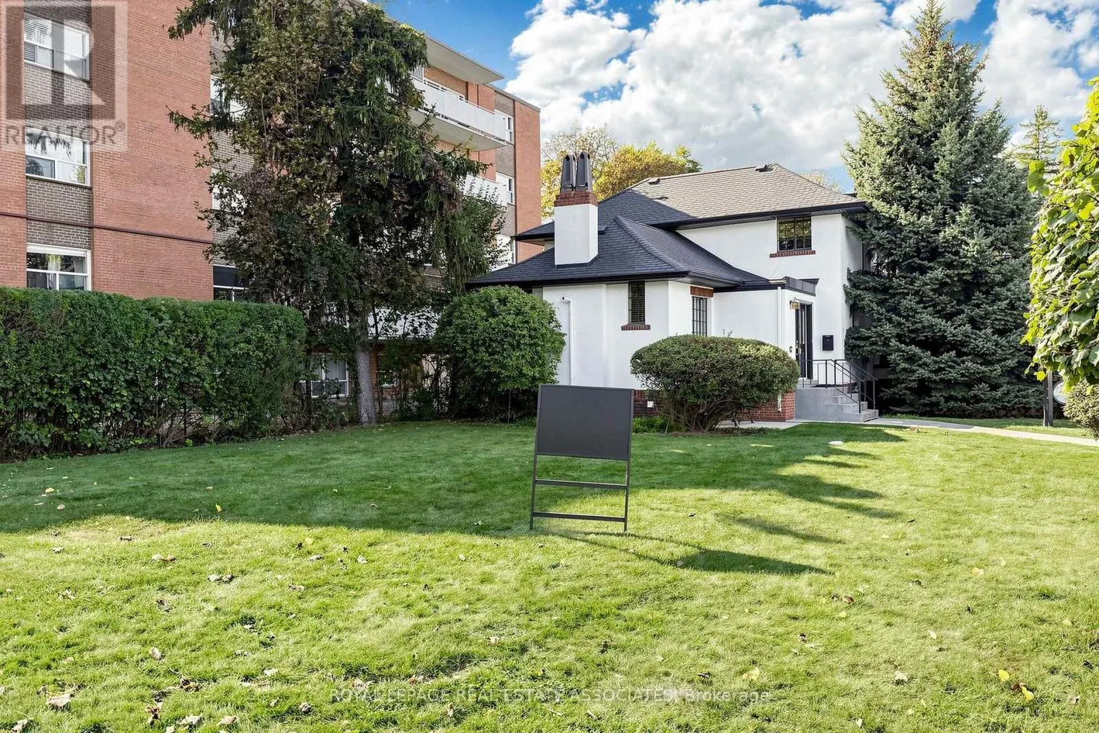 298 LAKESHORE ROAD E