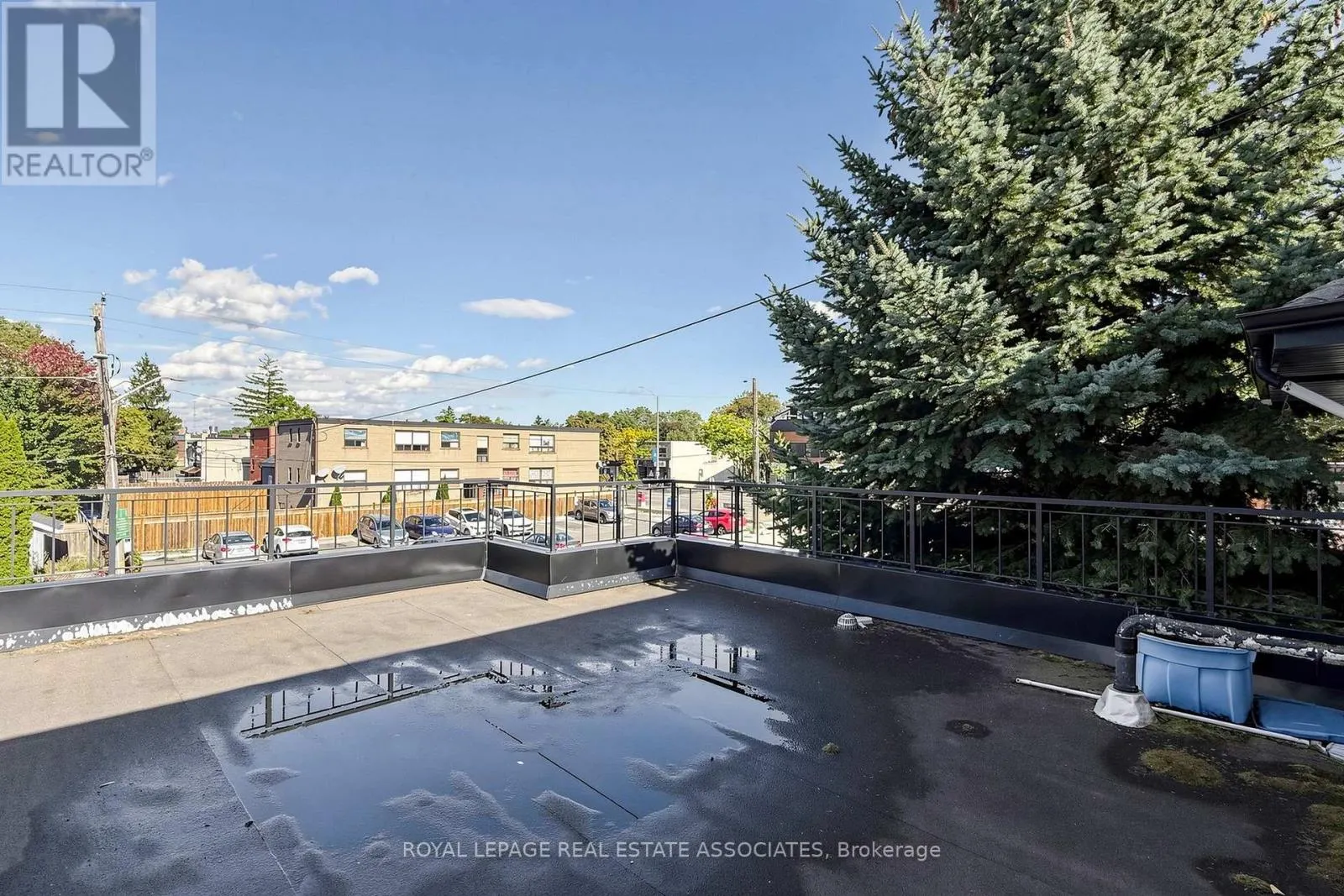 298 LAKESHORE ROAD E
