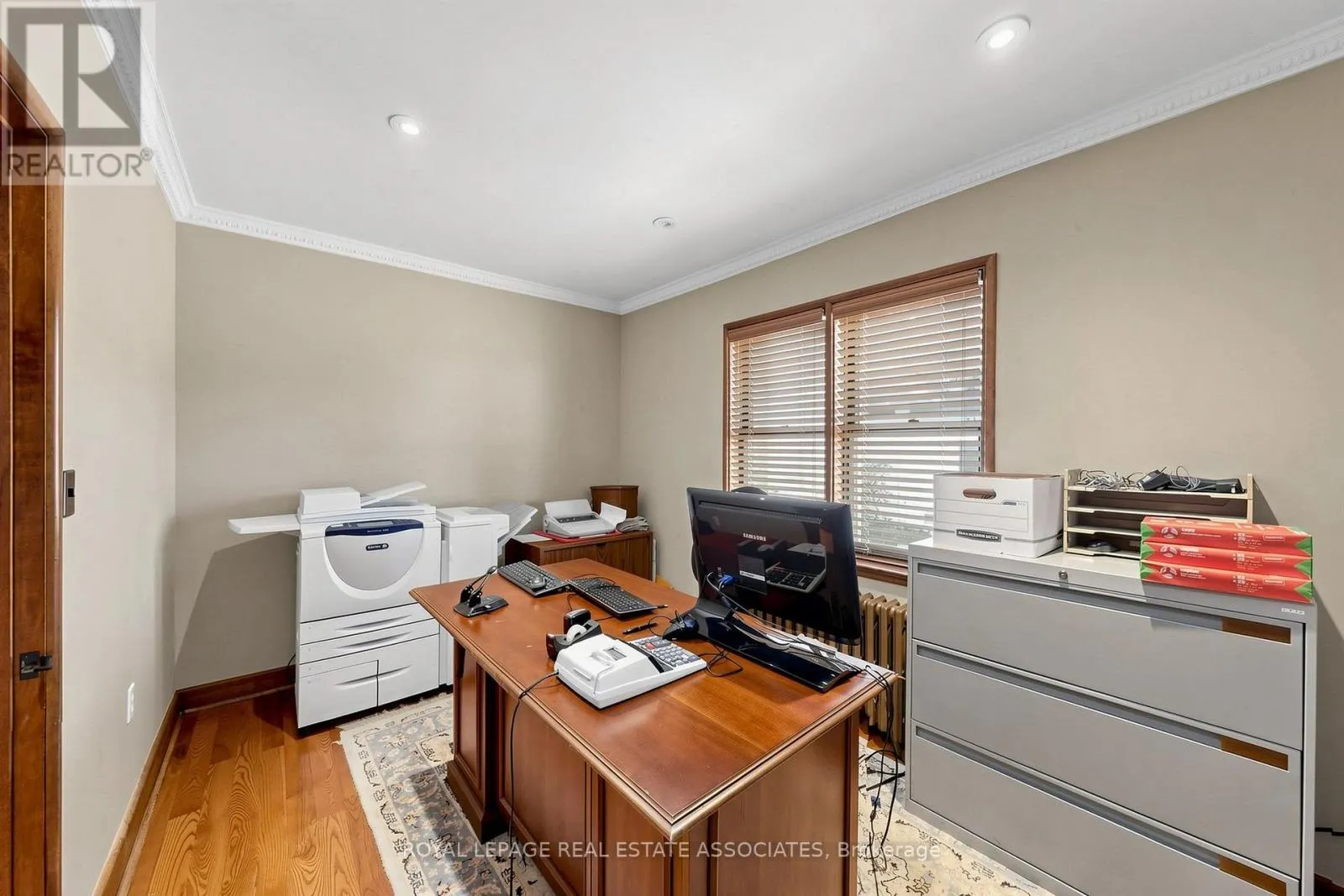 298 LAKESHORE ROAD E
