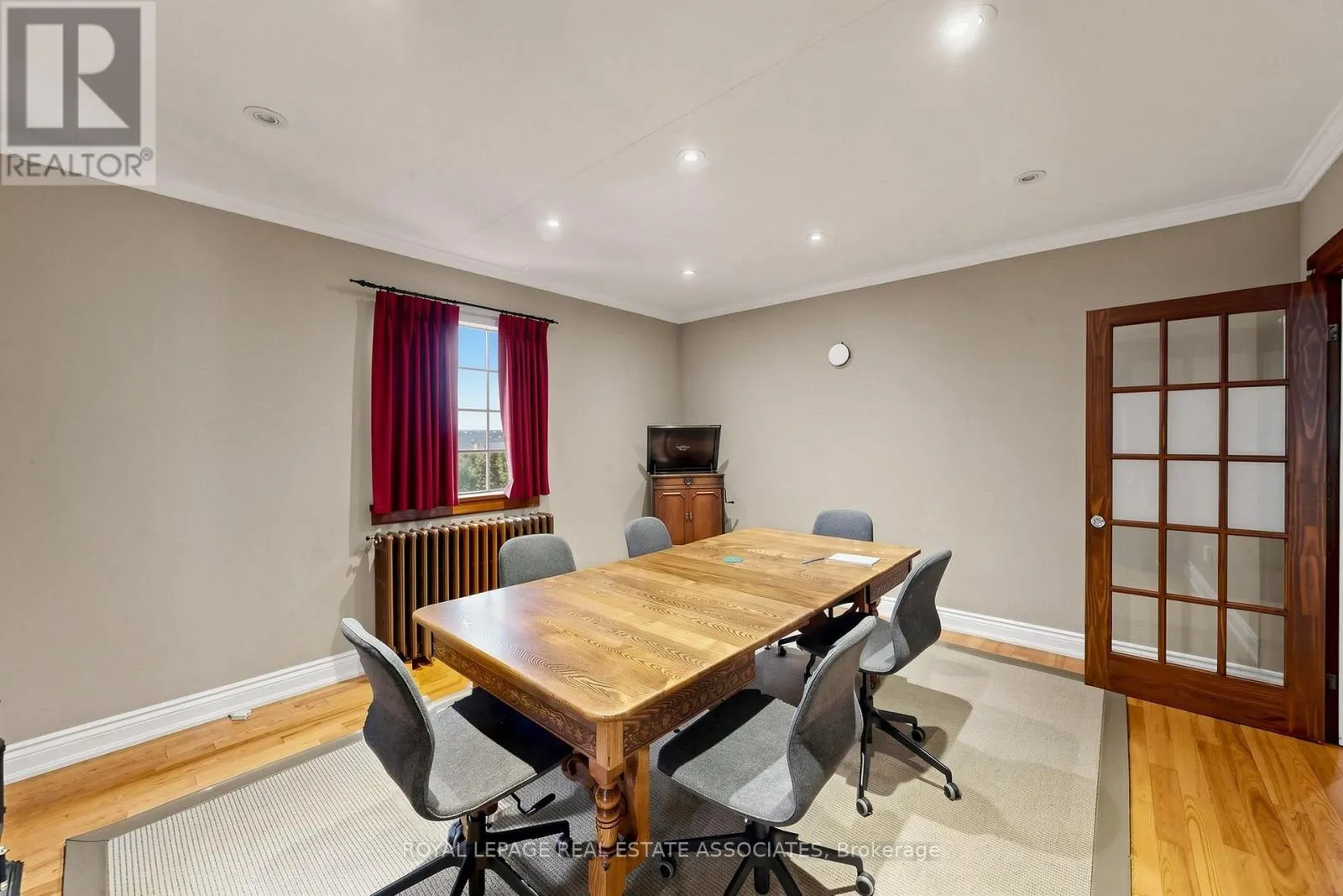 298 LAKESHORE ROAD E
