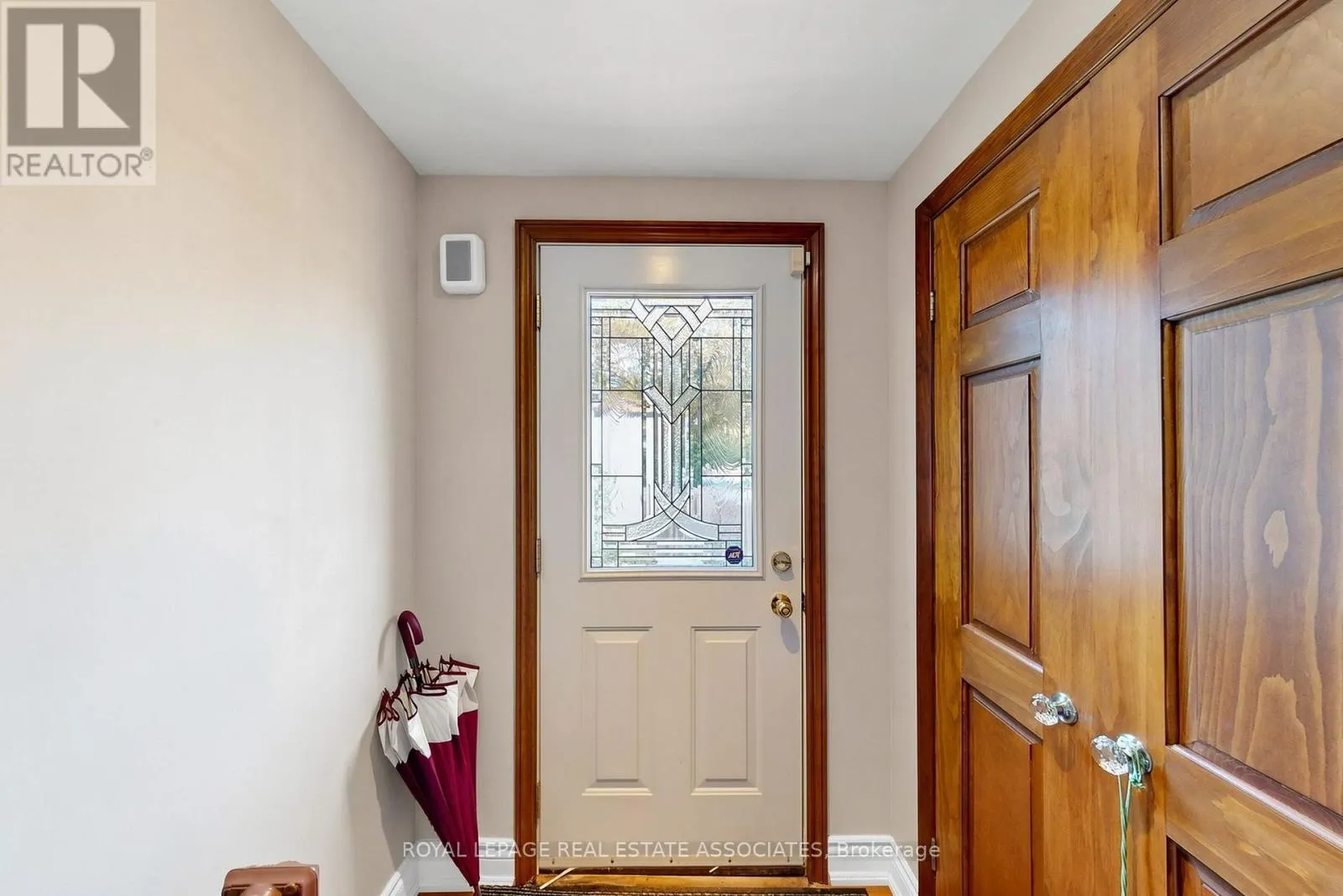 298 LAKESHORE ROAD E