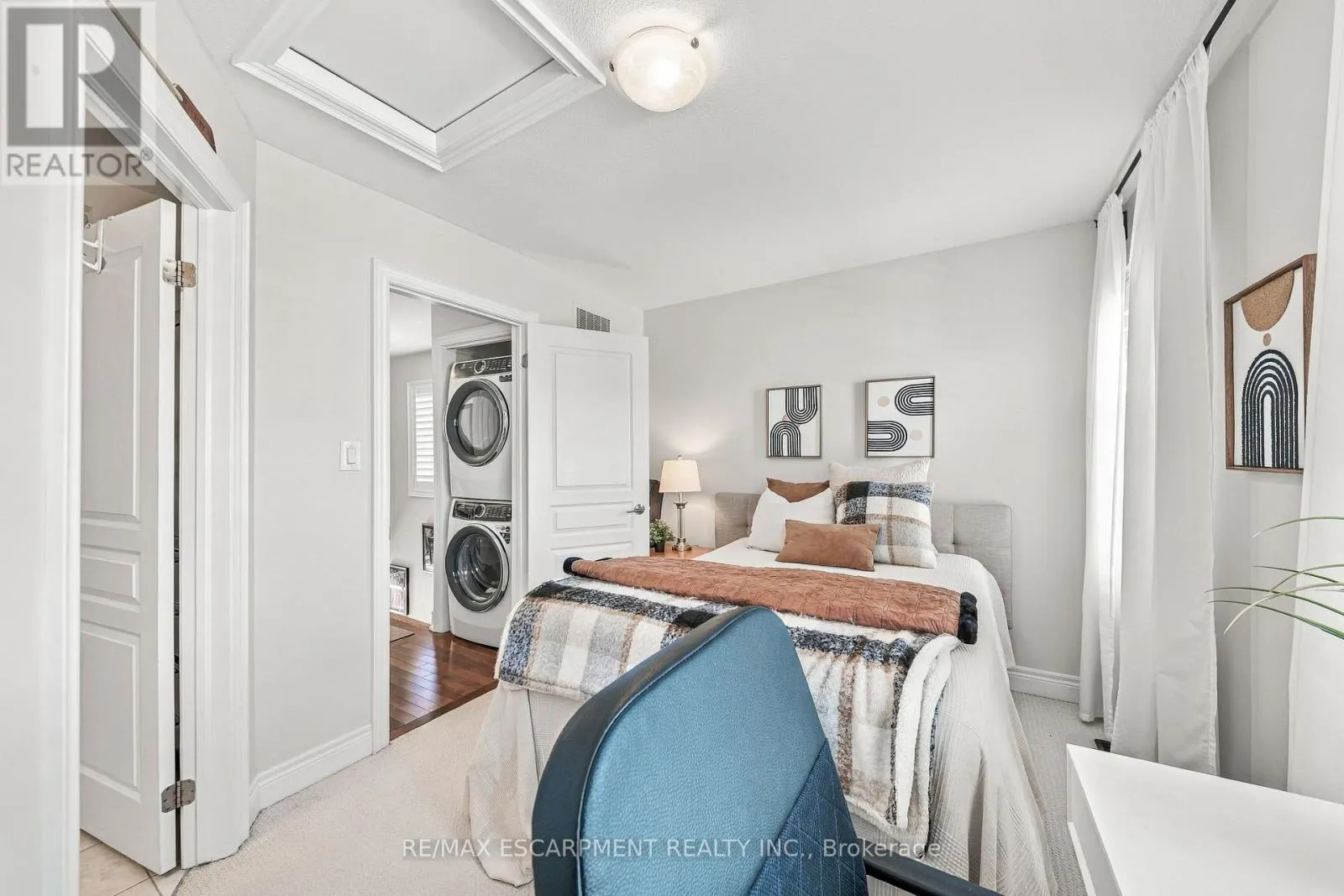 42 - 1401 PLAINS ROAD