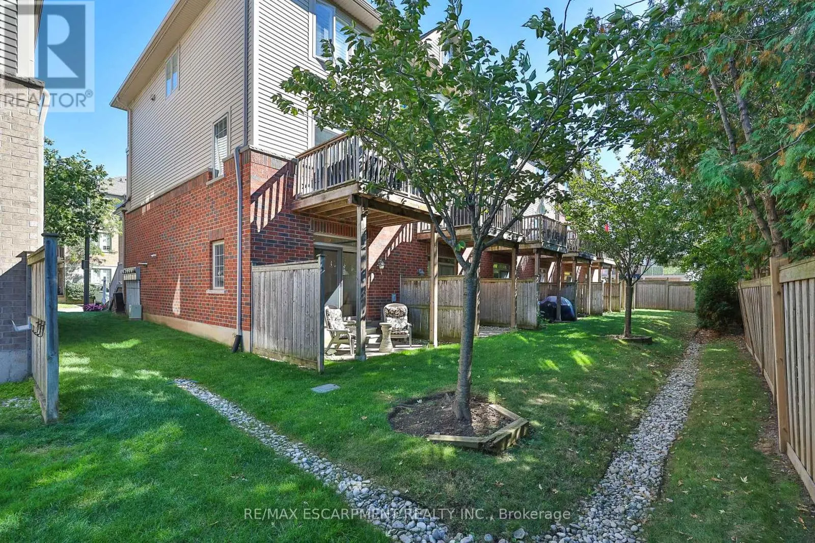 42 - 1401 PLAINS ROAD