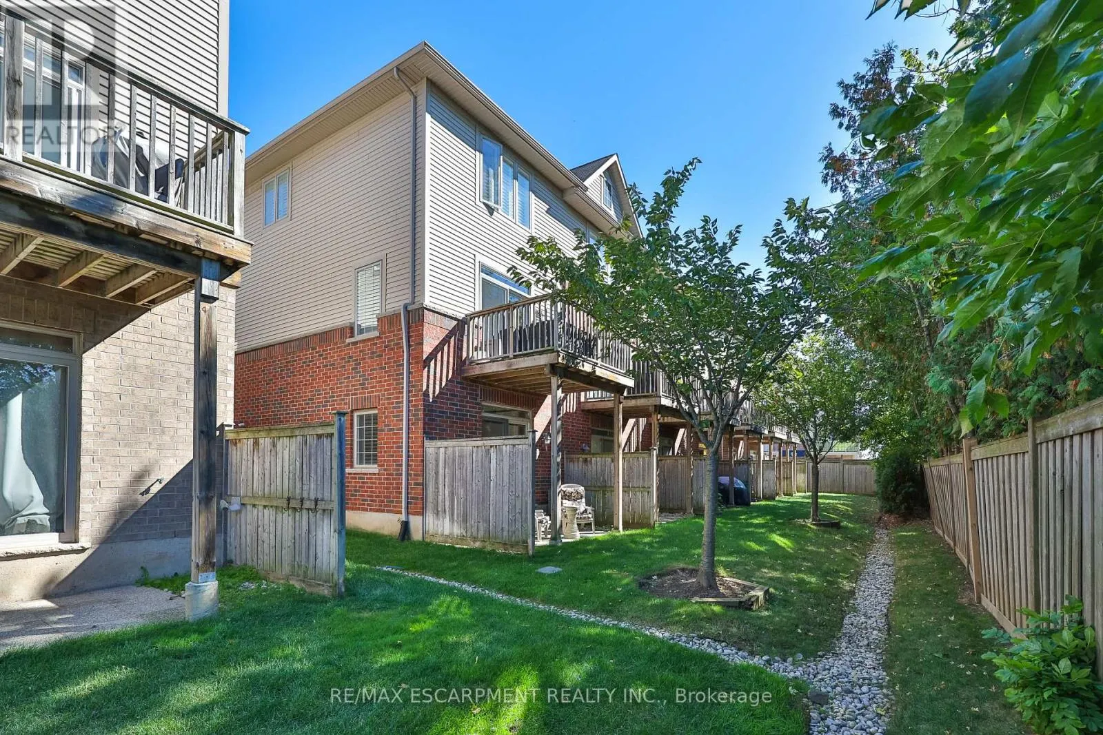 42 - 1401 PLAINS ROAD