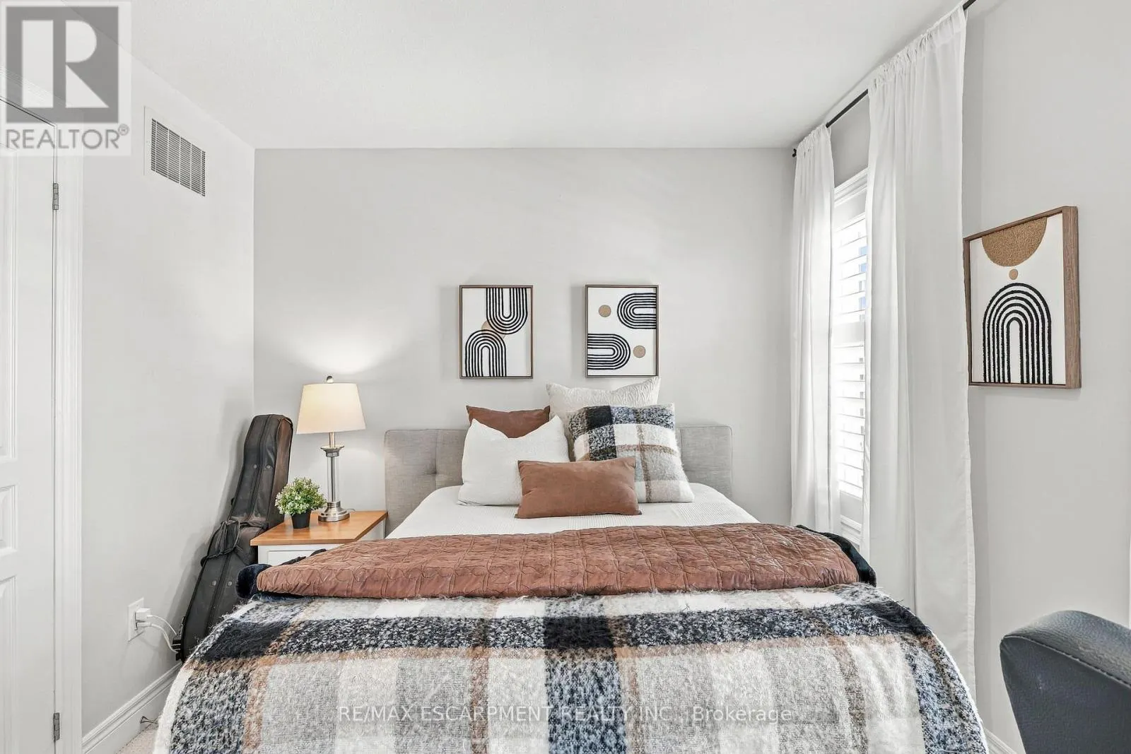 42 - 1401 PLAINS ROAD