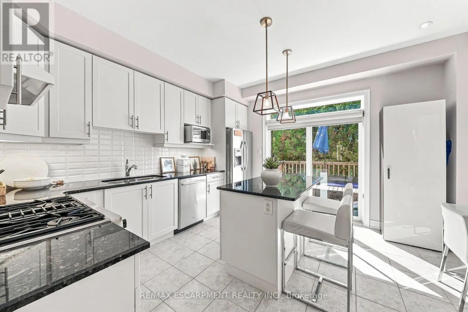 42 - 1401 PLAINS ROAD