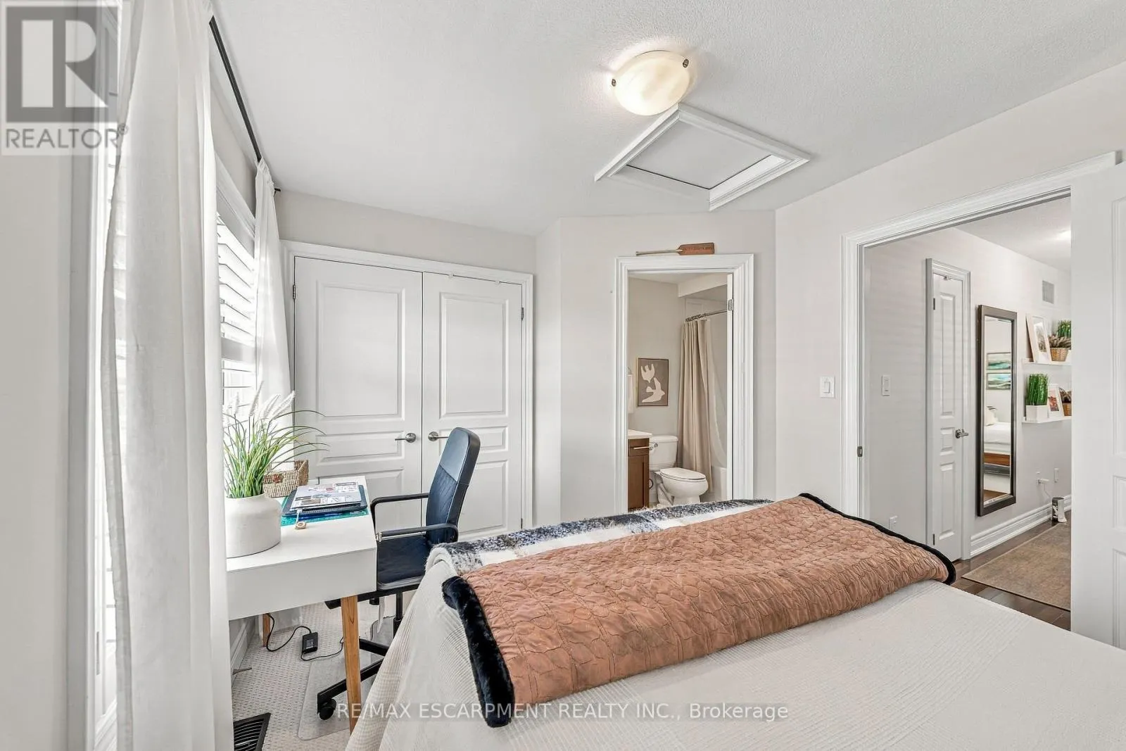 42 - 1401 PLAINS ROAD