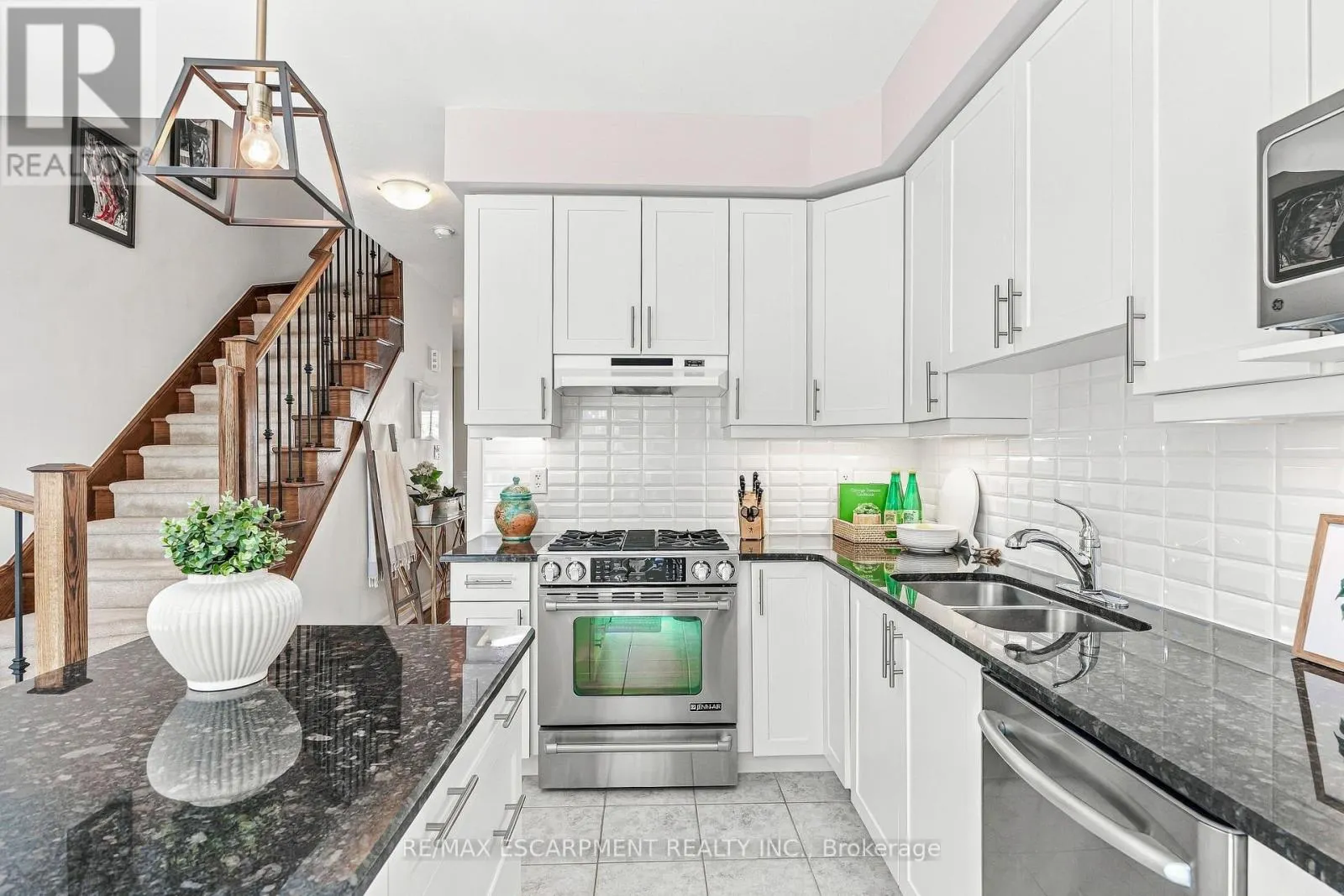 42 - 1401 PLAINS ROAD