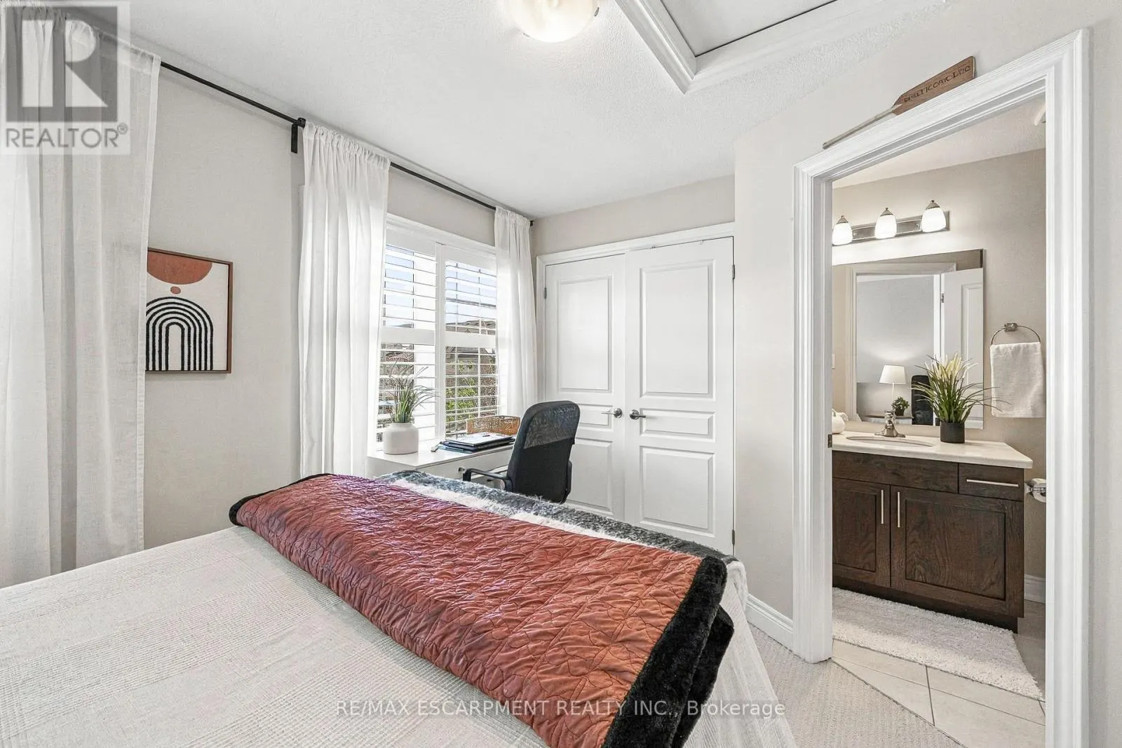 42 - 1401 PLAINS ROAD