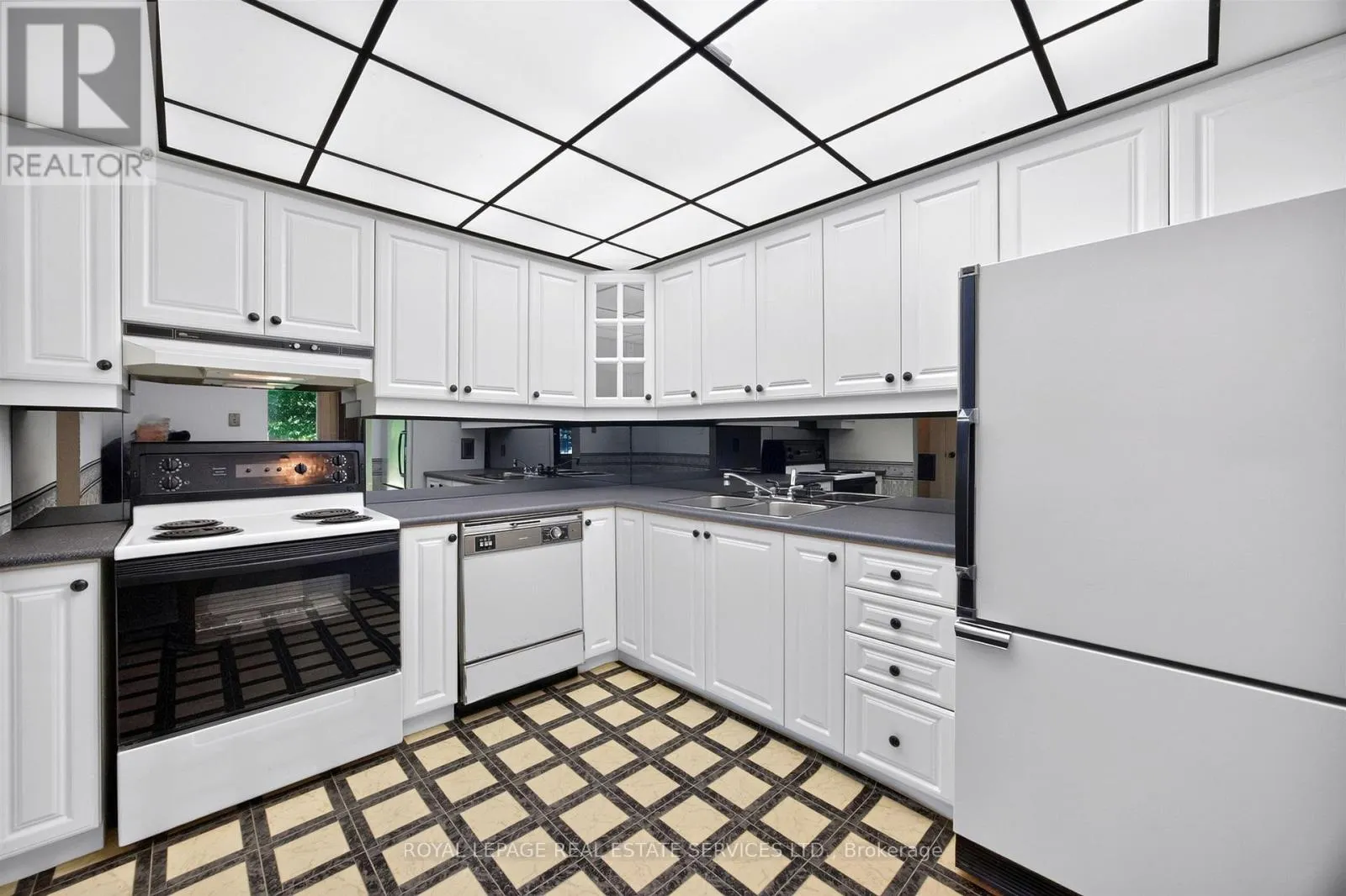 86 - 1951 RATHBURN ROAD E