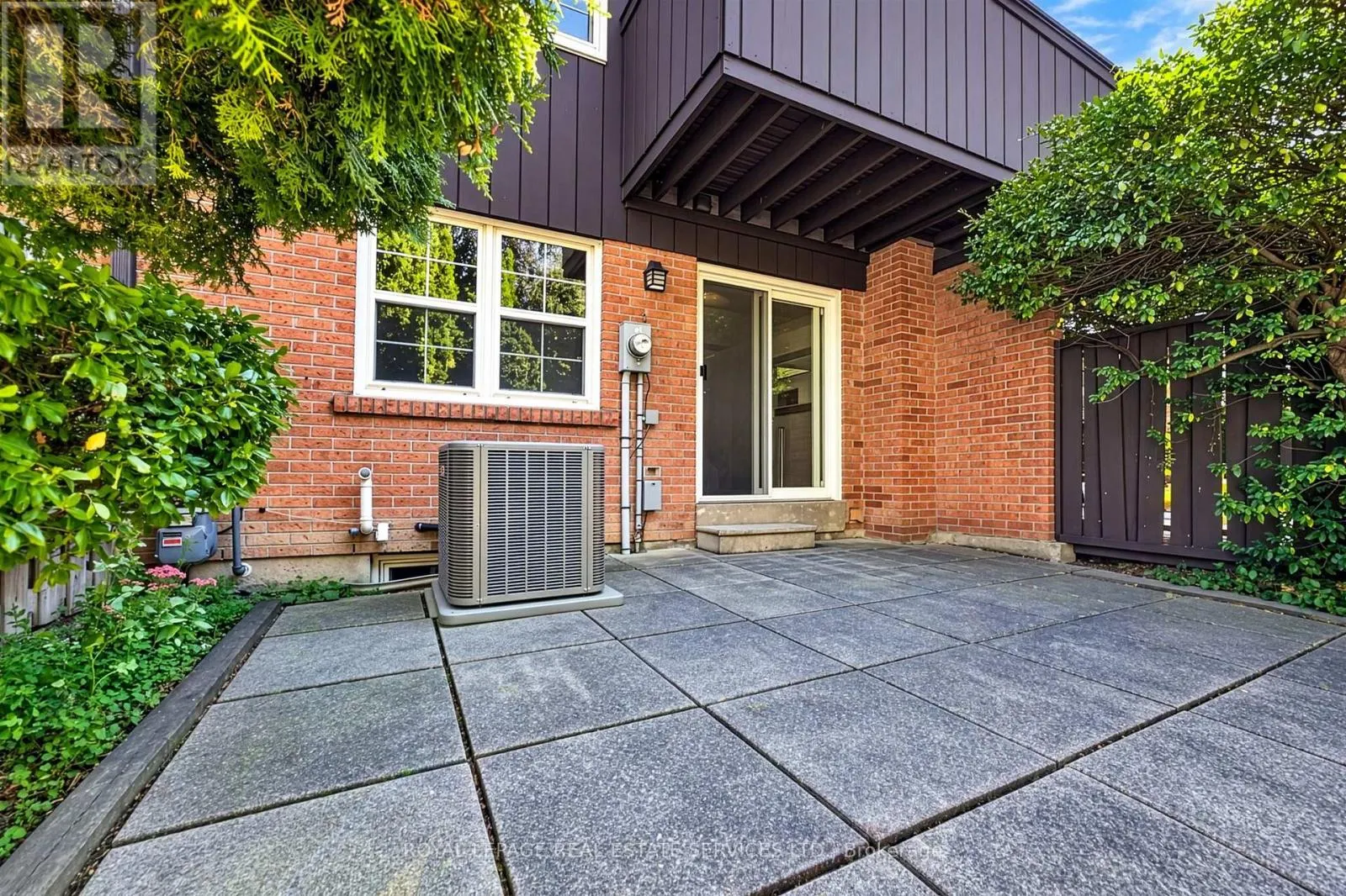 86 - 1951 RATHBURN ROAD E