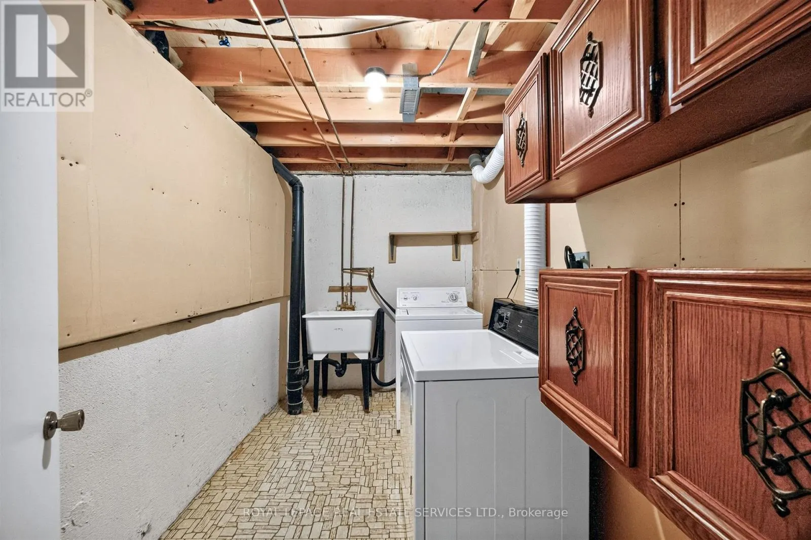 86 - 1951 RATHBURN ROAD E
