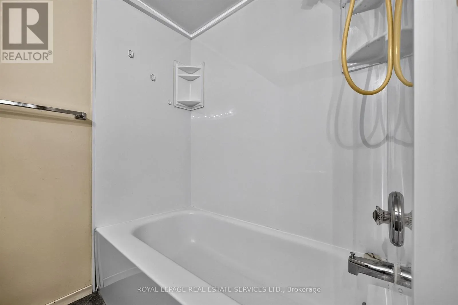 86 - 1951 RATHBURN ROAD E