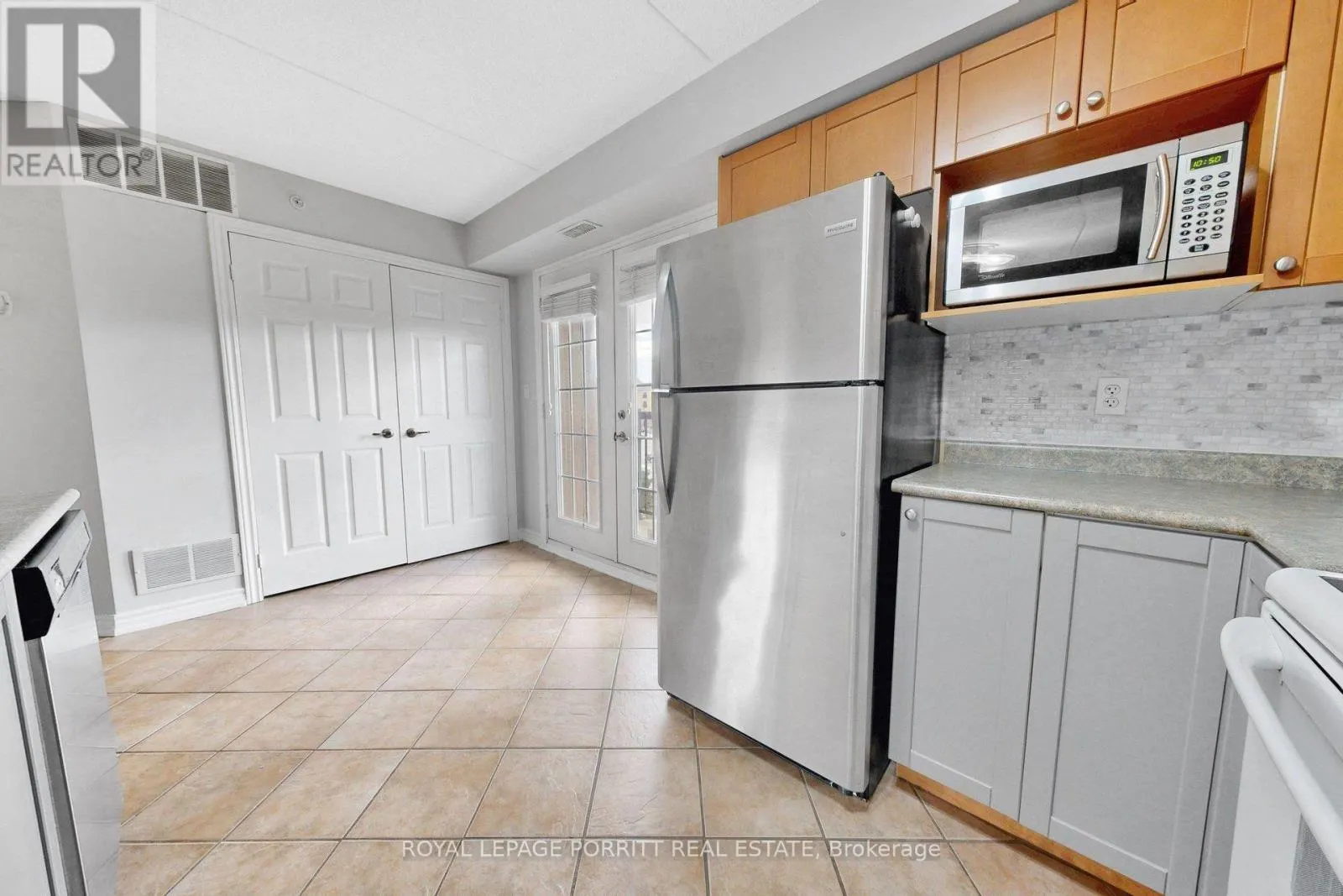 302 - 2085 APPLEBY LINE