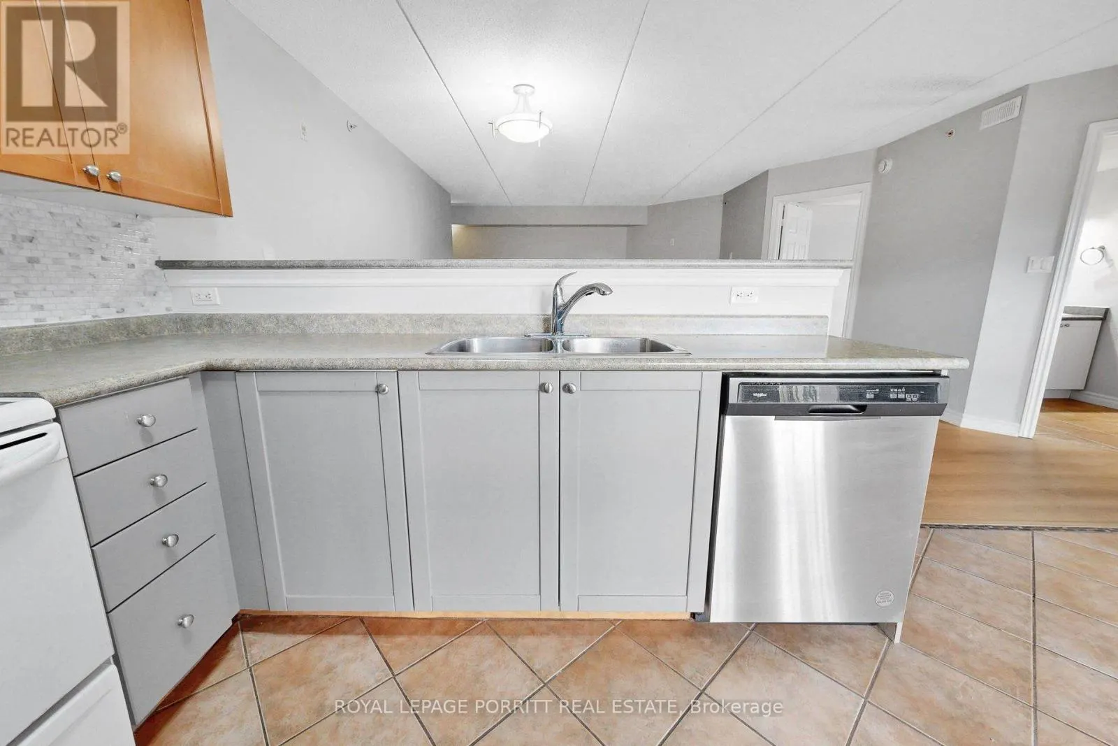 302 - 2085 APPLEBY LINE