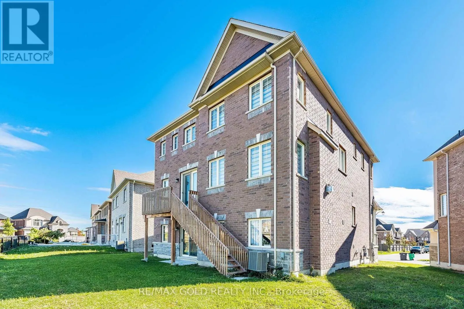 24 JENWOOD CRESCENT