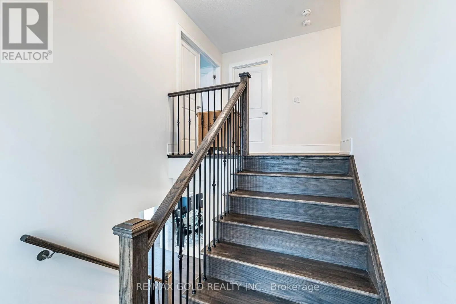 24 JENWOOD CRESCENT