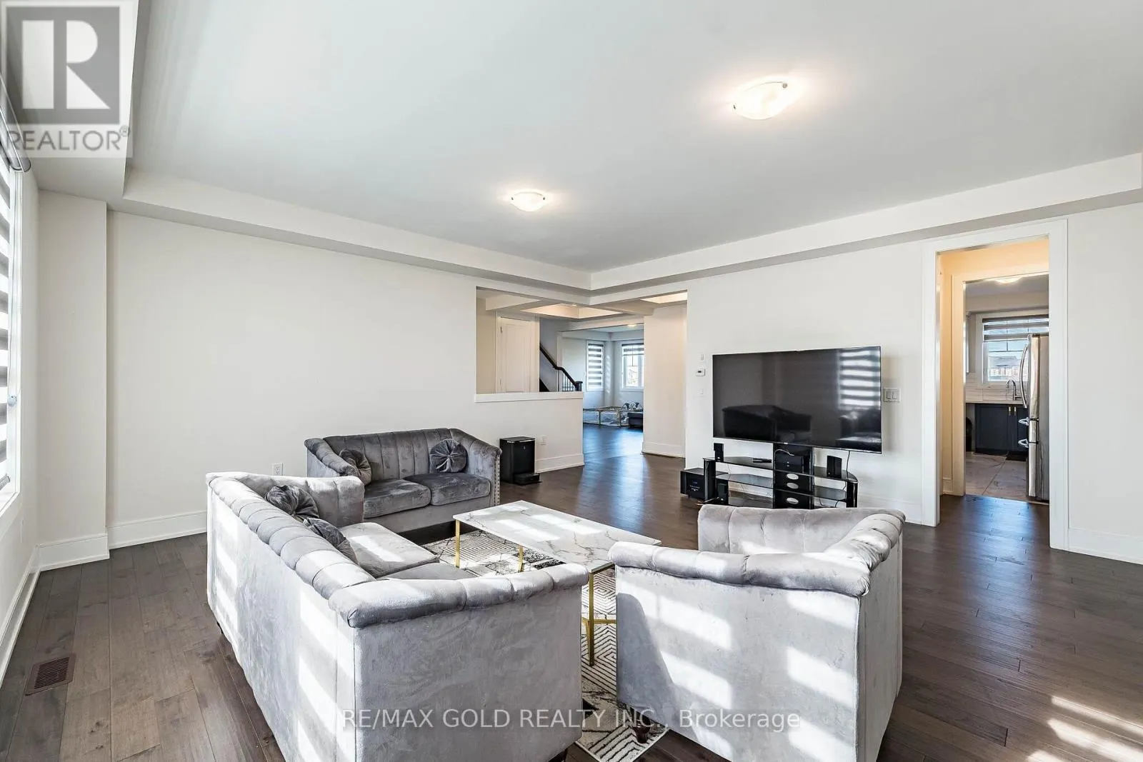 24 JENWOOD CRESCENT
