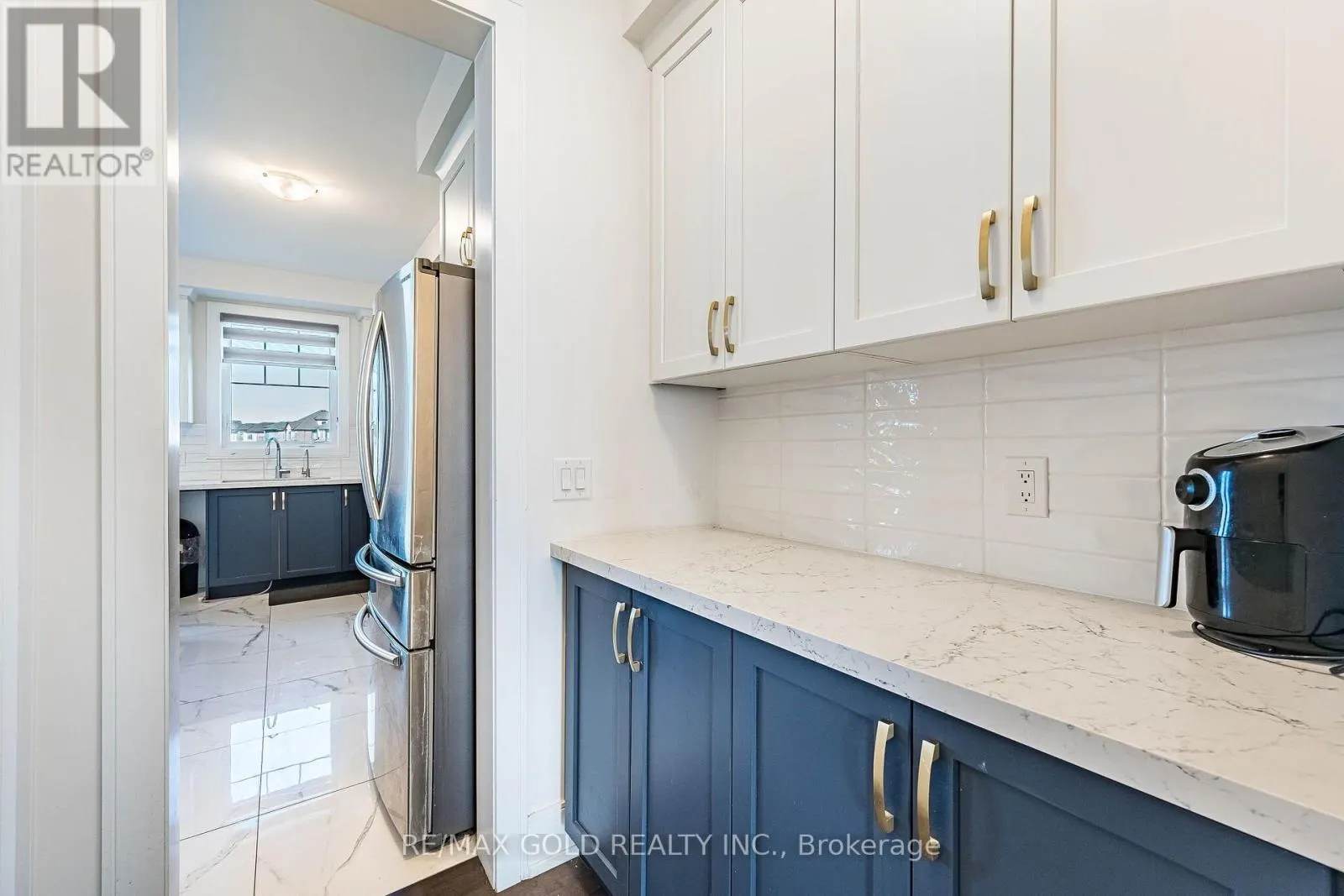 24 JENWOOD CRESCENT