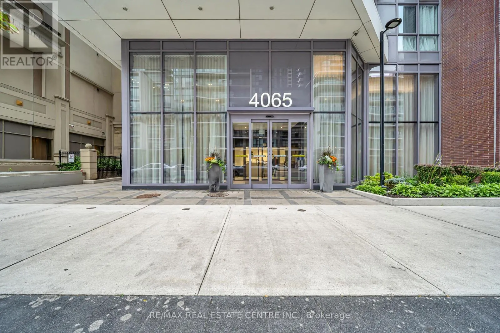 3803 - 4065 CONFEDERATION PARKWAY N