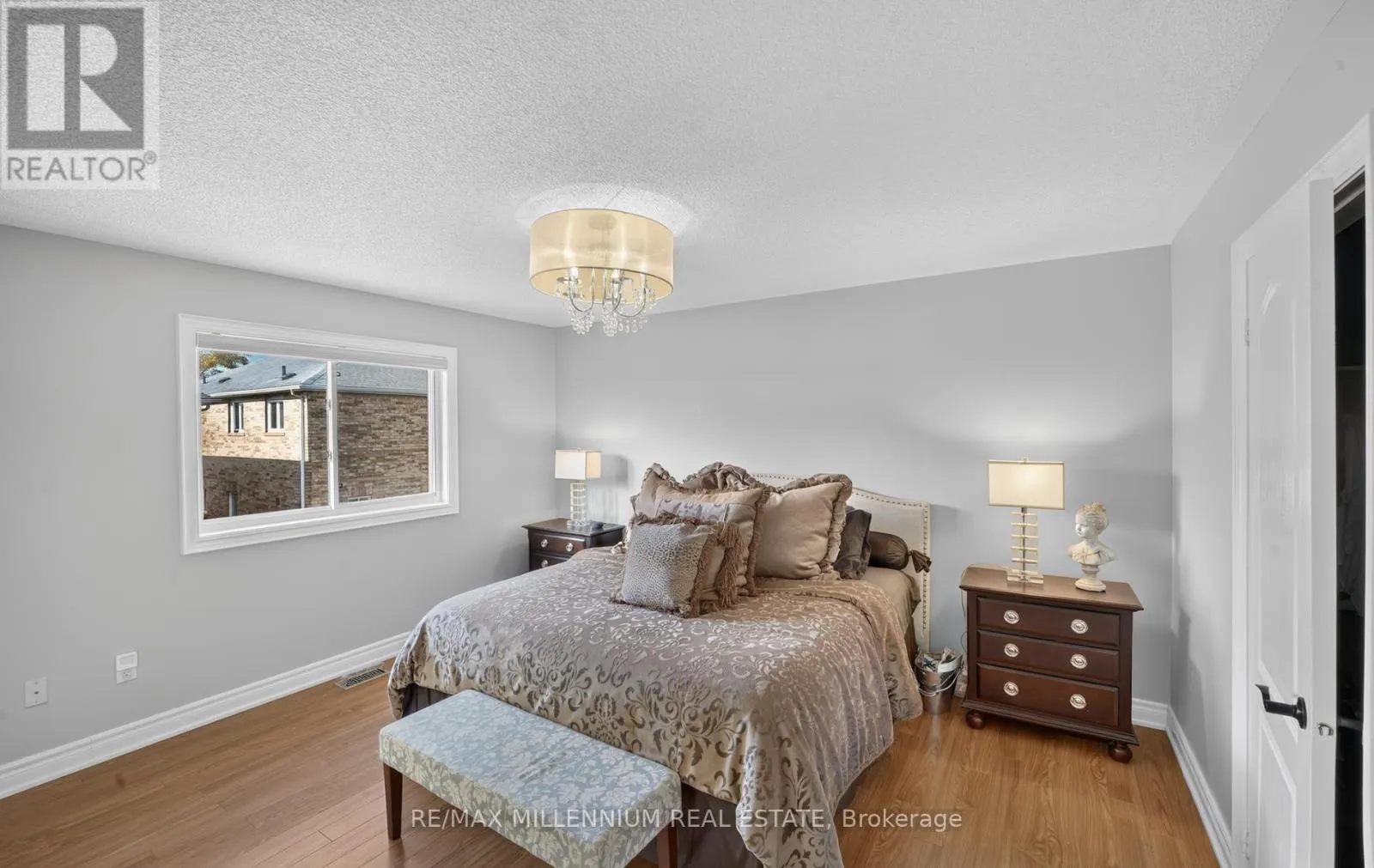 262 BRISDALE DRIVE W