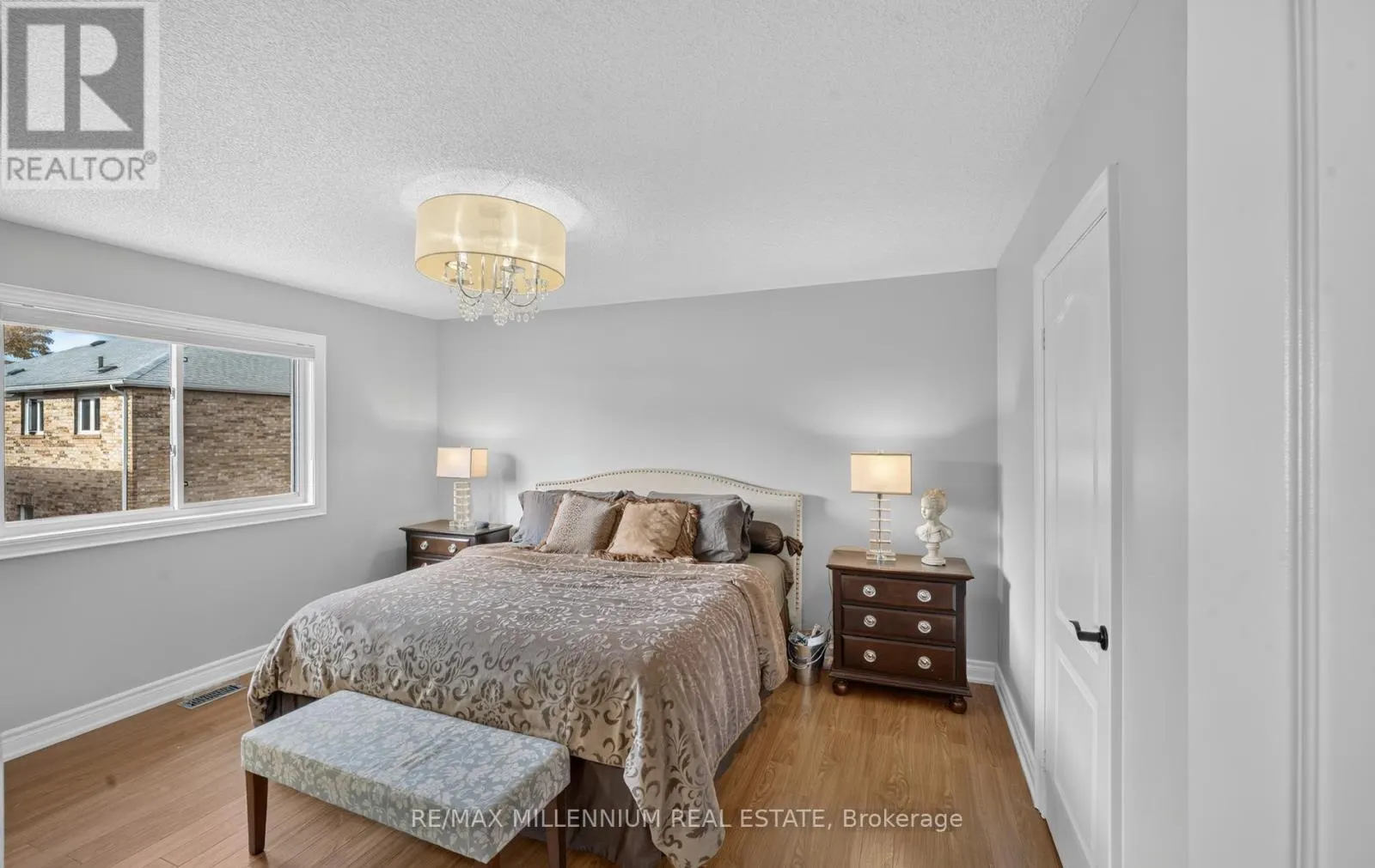 262 BRISDALE DRIVE W