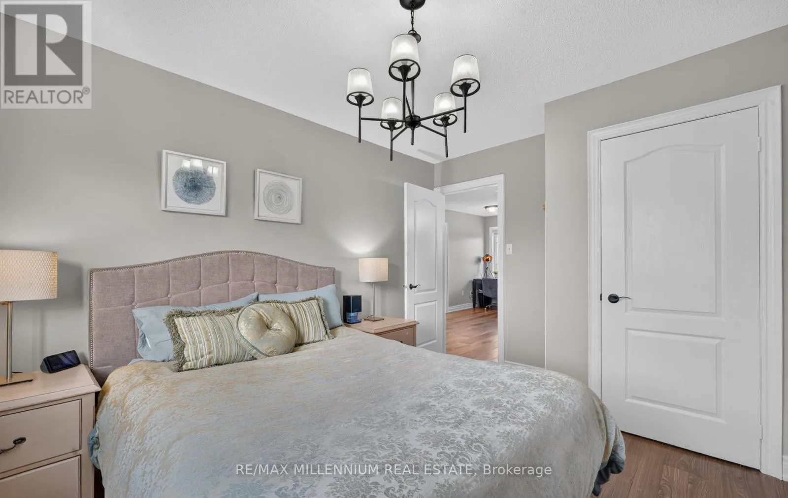 262 BRISDALE DRIVE W