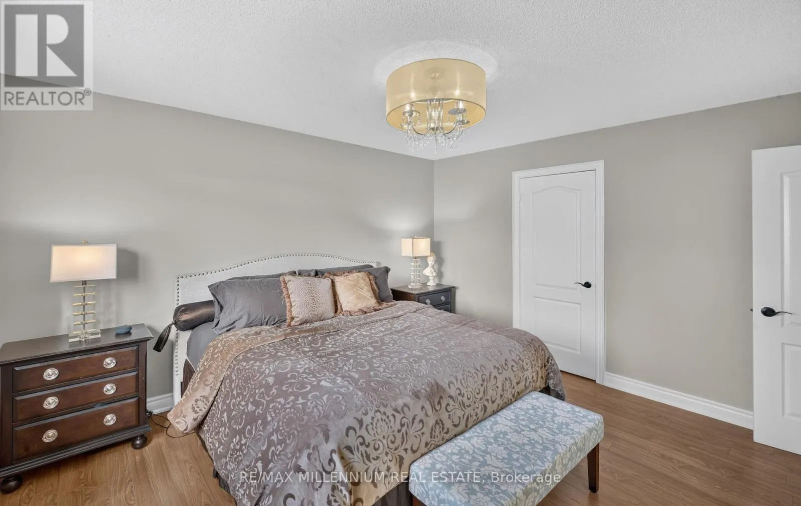 262 BRISDALE DRIVE W