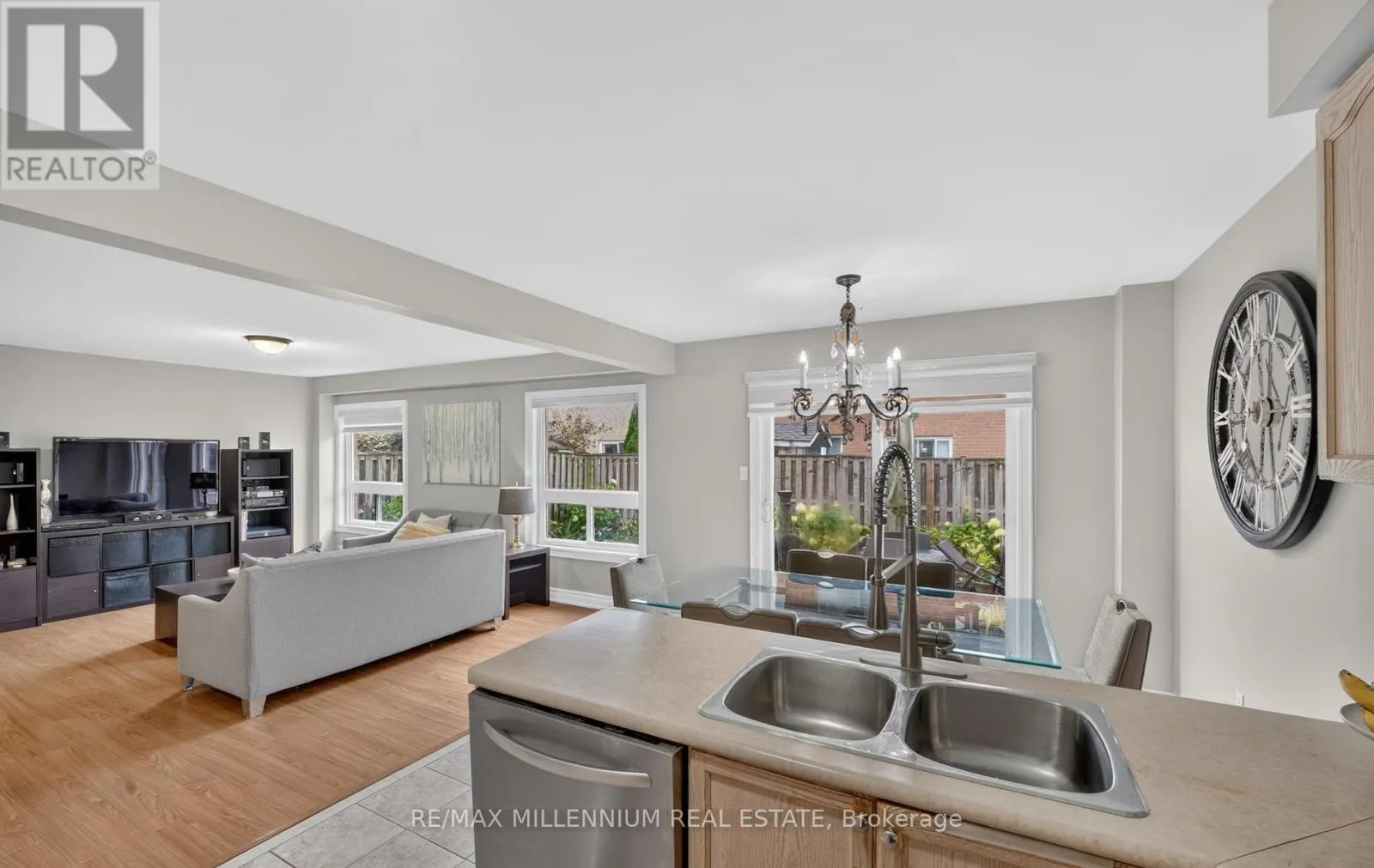262 BRISDALE DRIVE W