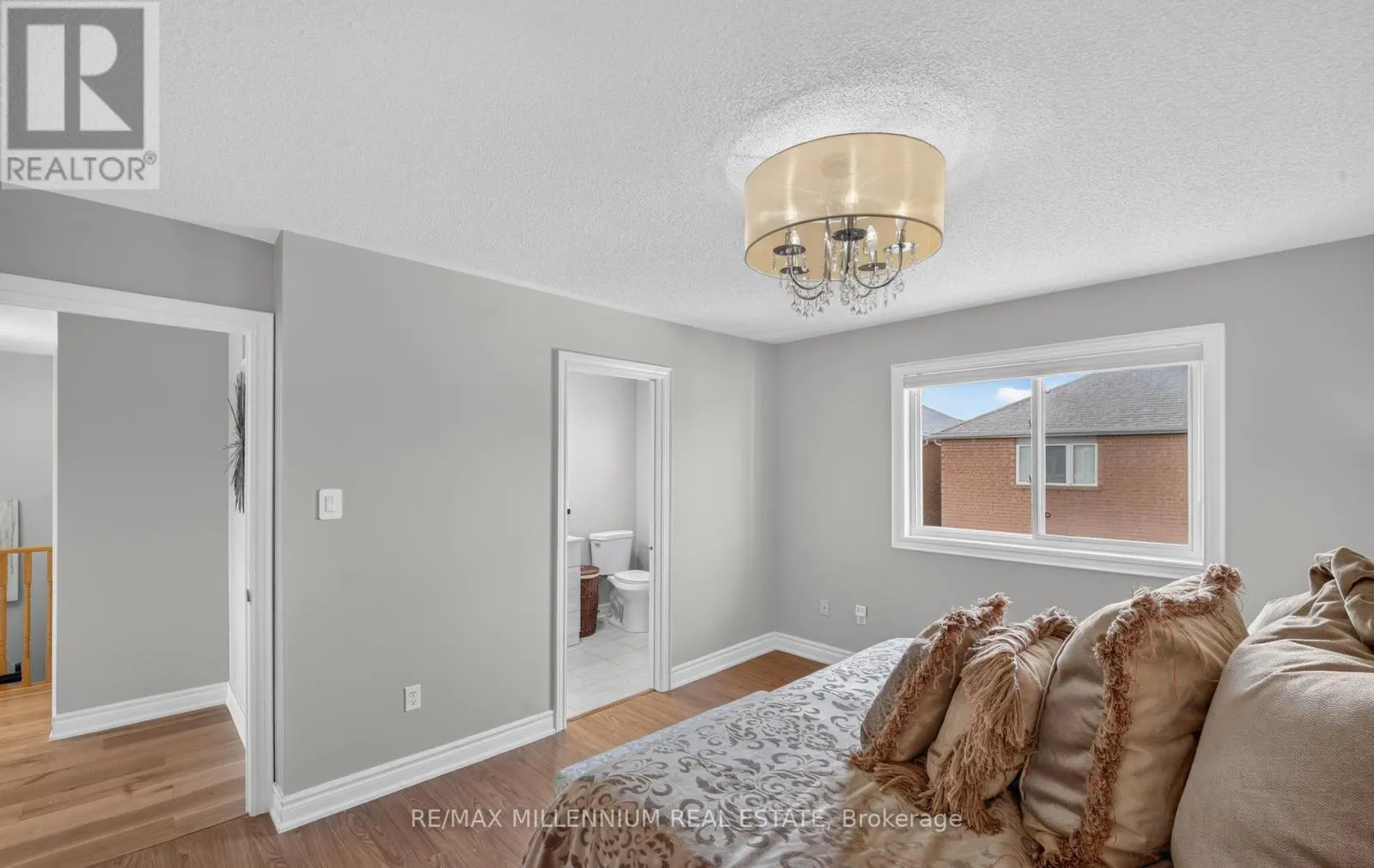 262 BRISDALE DRIVE W