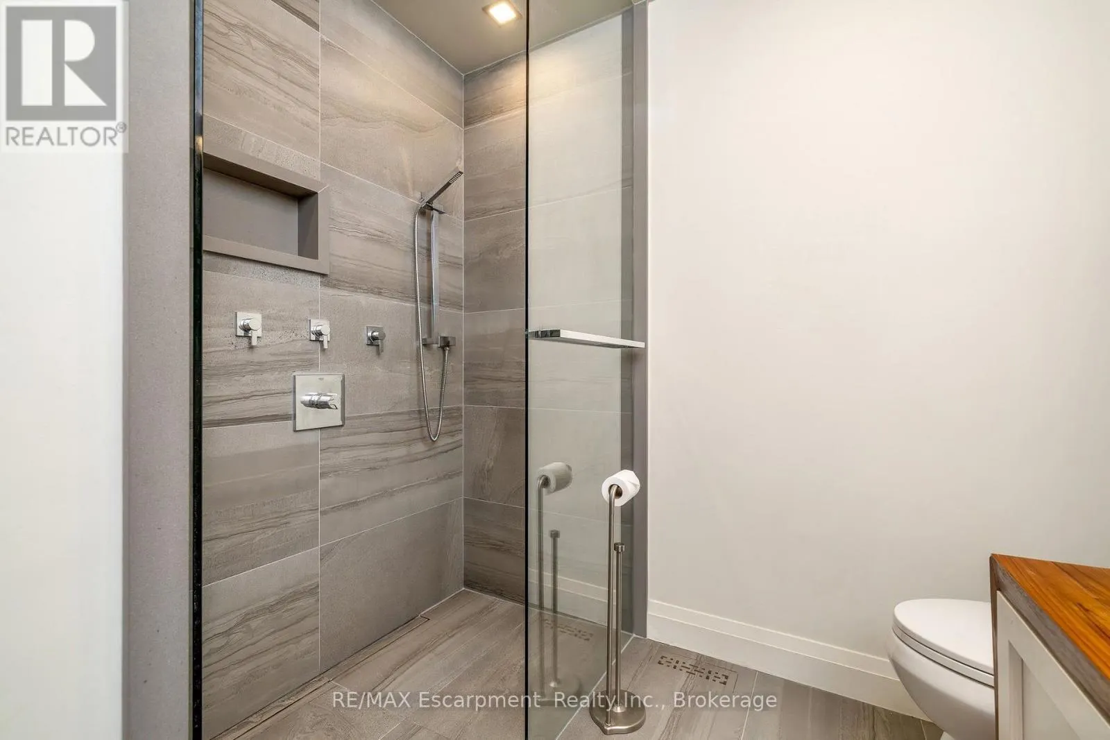 218 - 2110 CLEAVER AVENUE #218