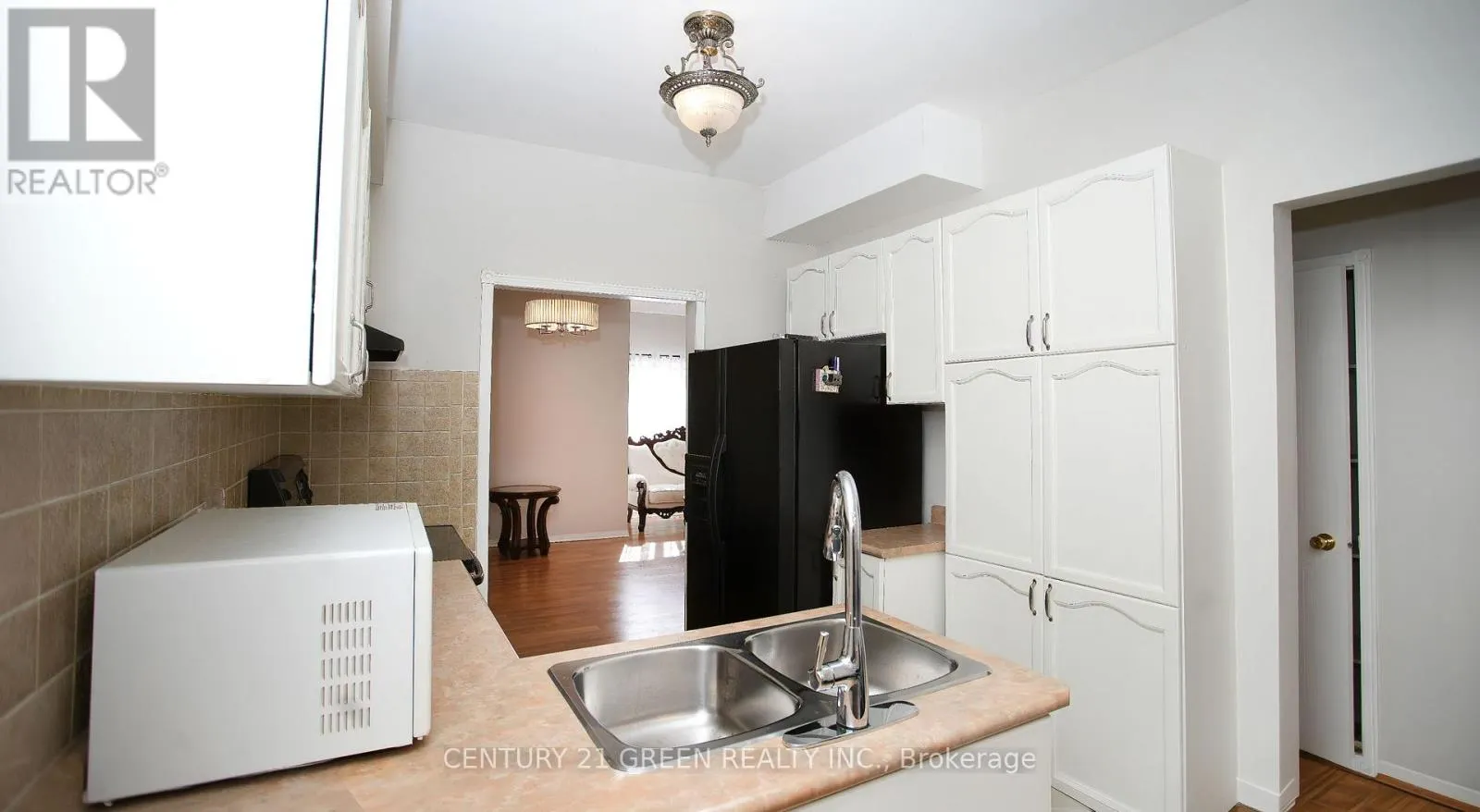 836 AVOCADO CRESCENT