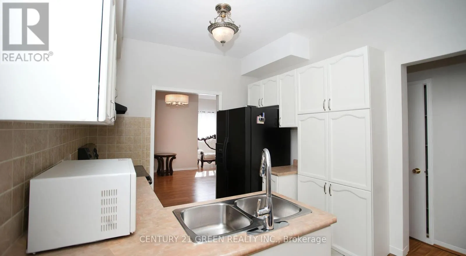 836 AVOCADO CRESCENT