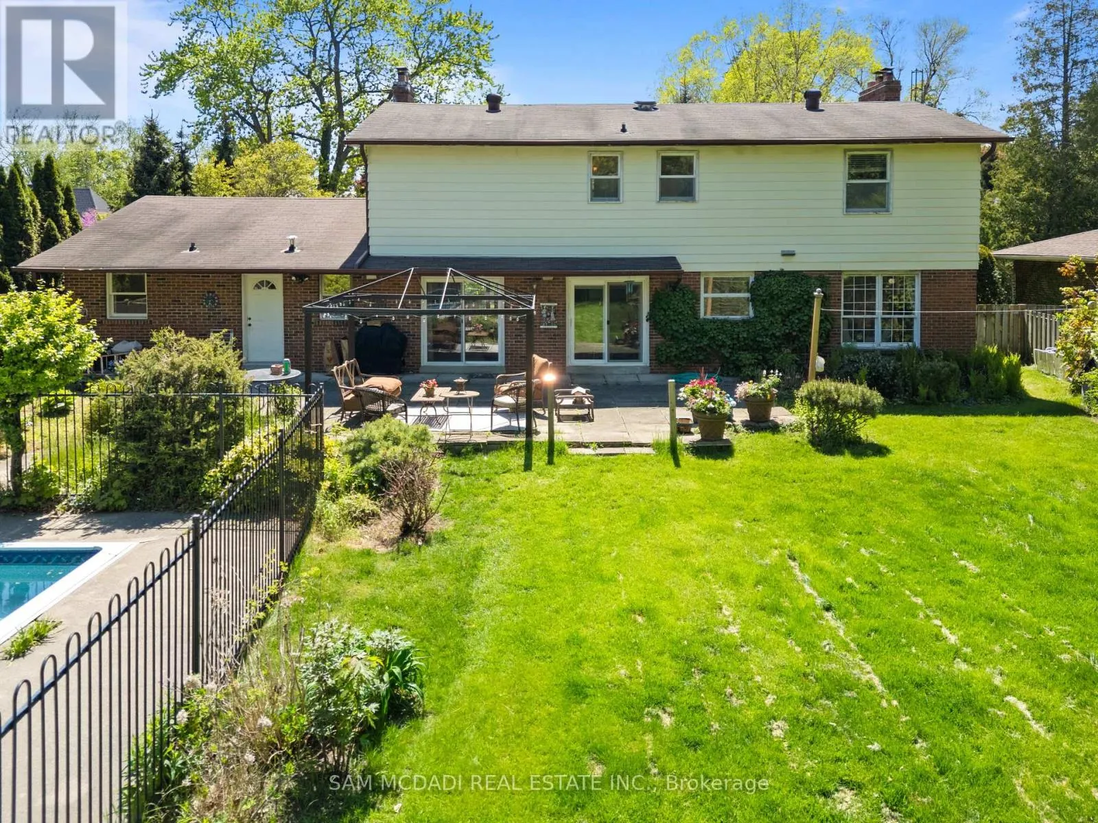 865 MEADOW WOOD ROAD