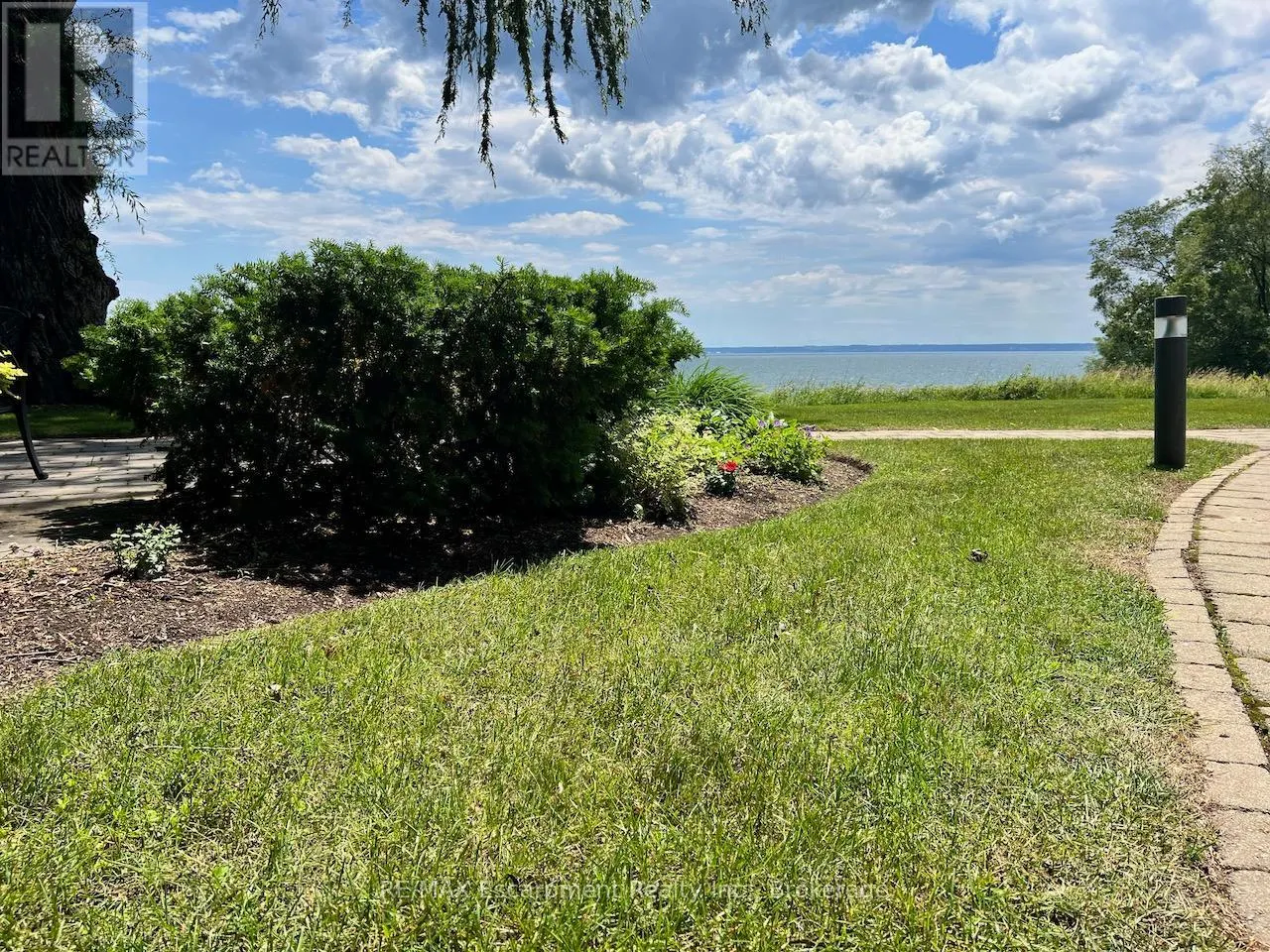 310 - 5188 LAKESHORE ROAD #310