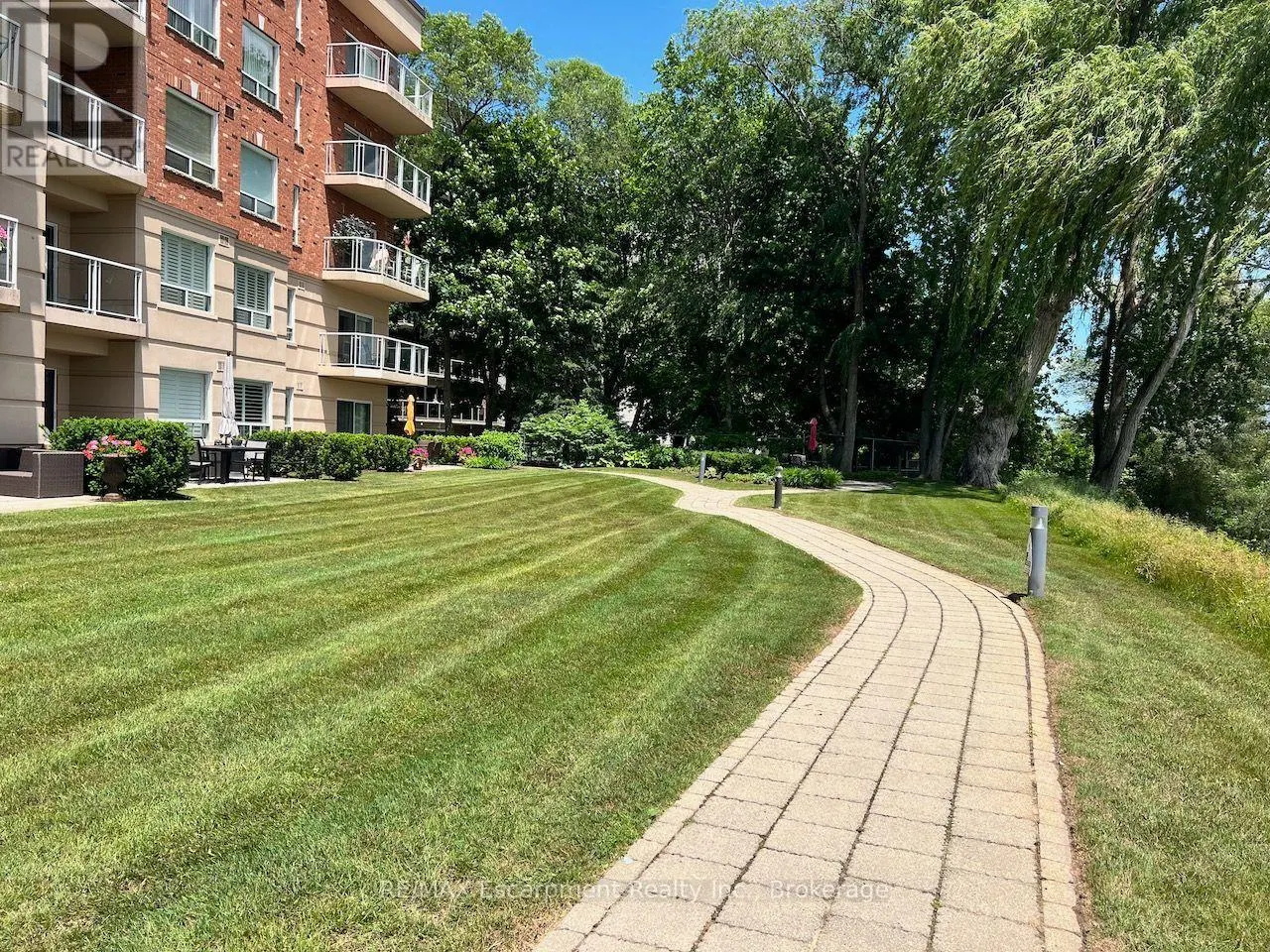 310 - 5188 LAKESHORE ROAD #310
