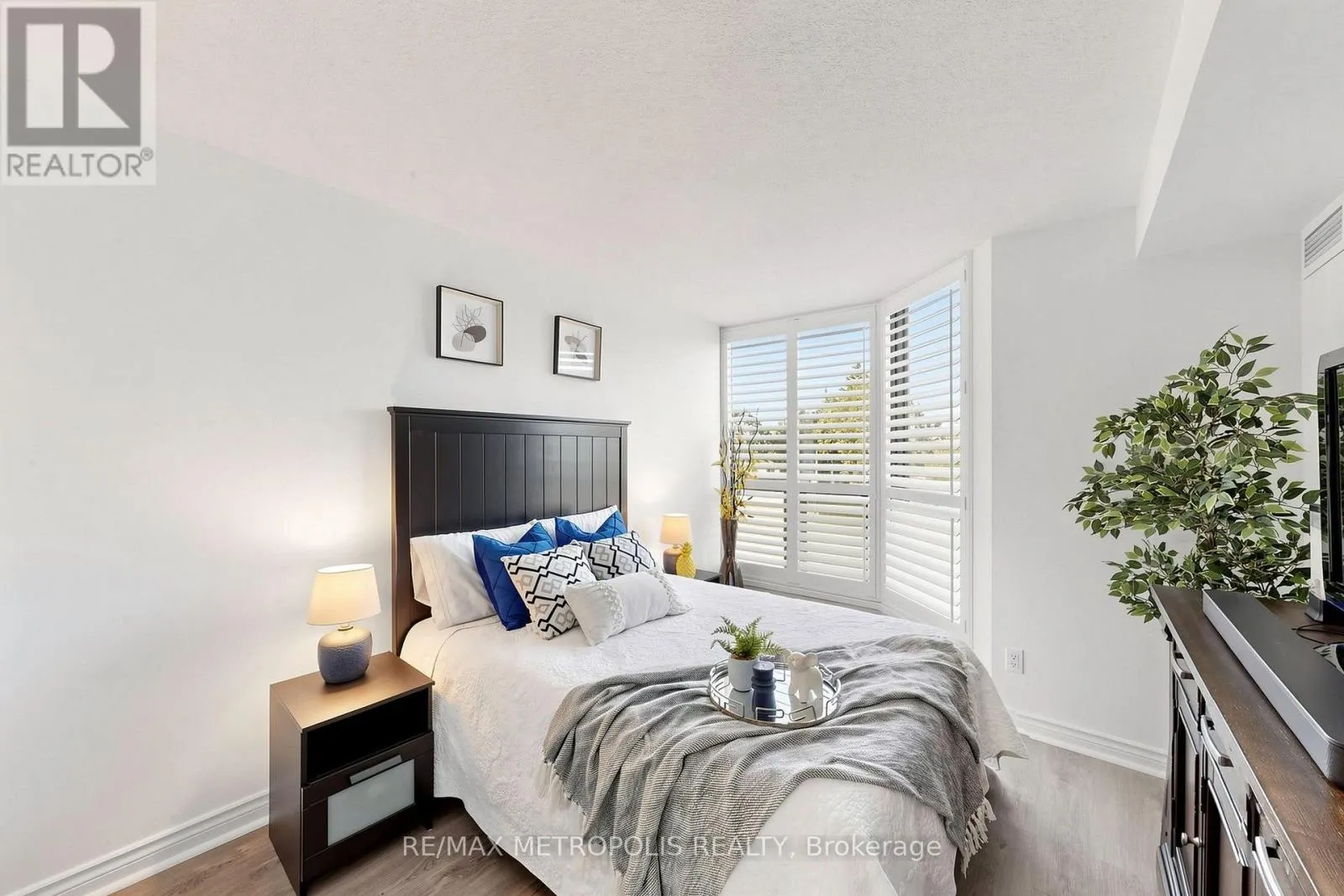 207 - 1111 BOUGH BEECHES BOULEVARD