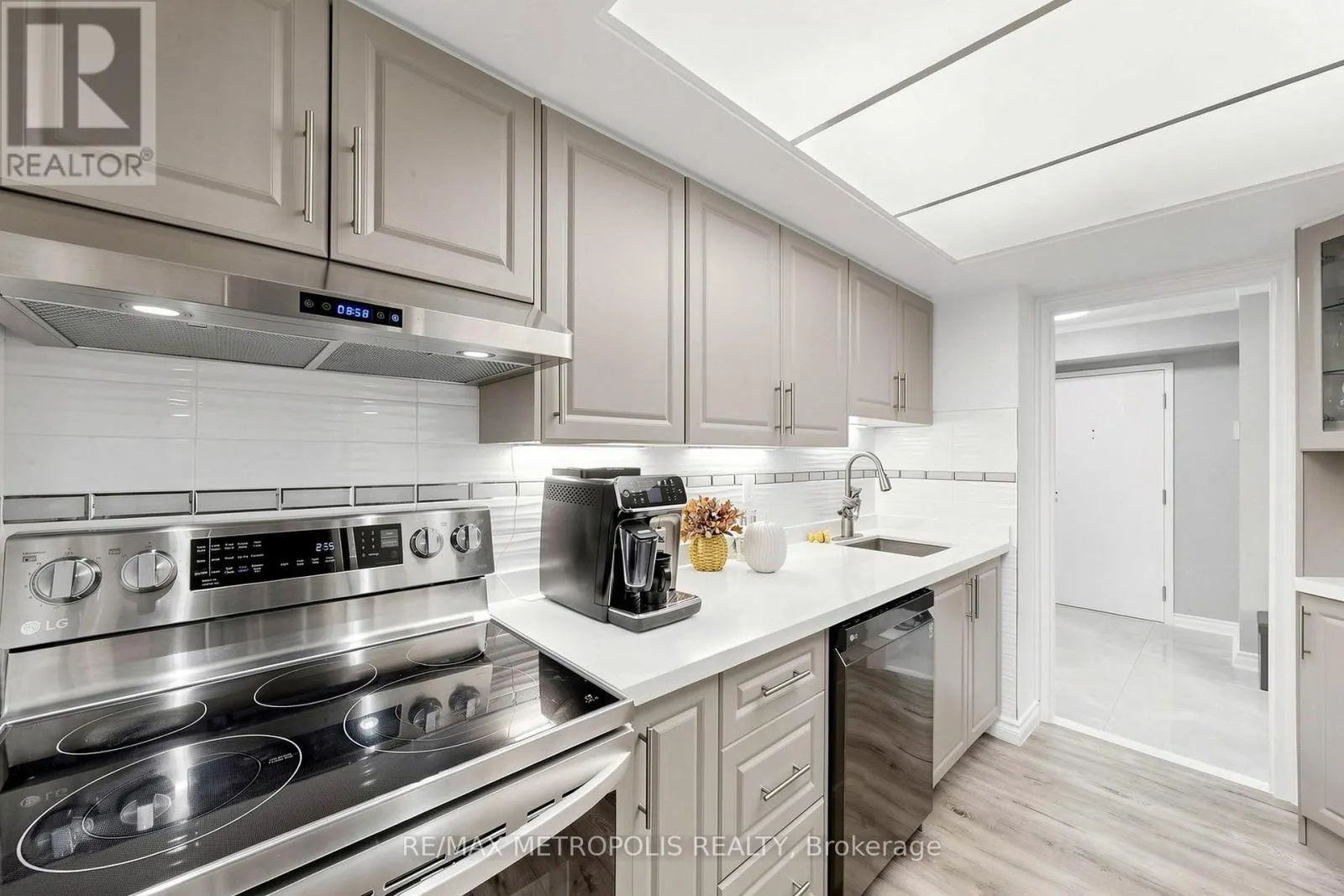 207 - 1111 BOUGH BEECHES BOULEVARD