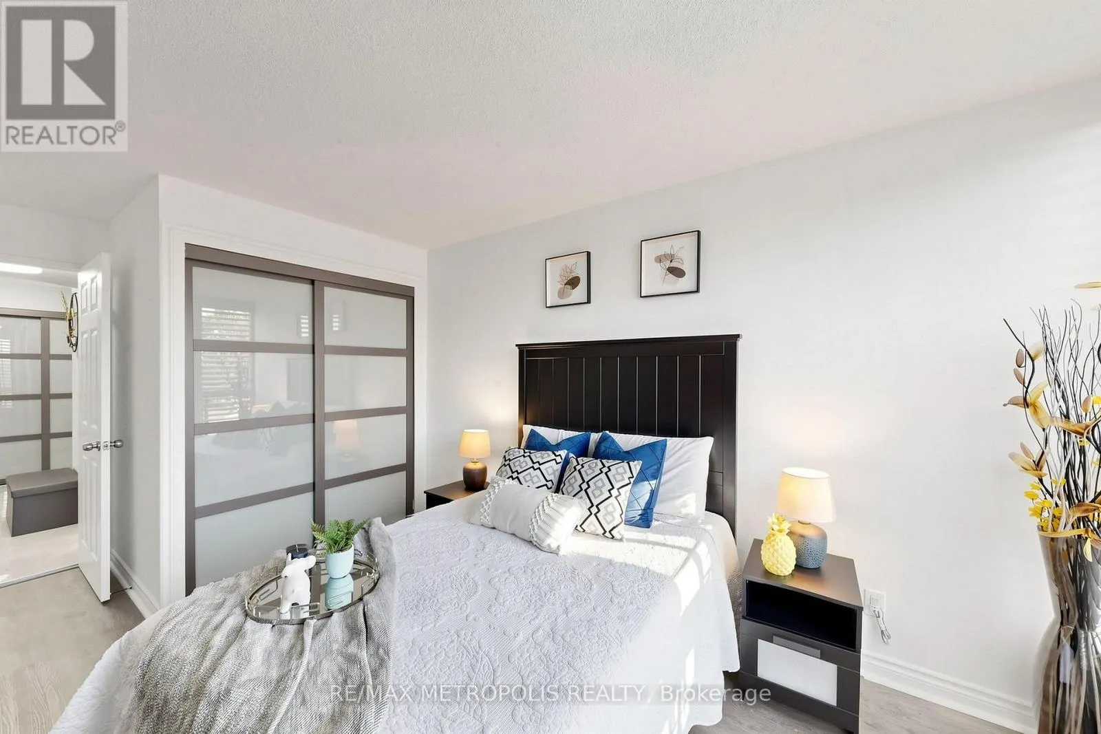 207 - 1111 BOUGH BEECHES BOULEVARD
