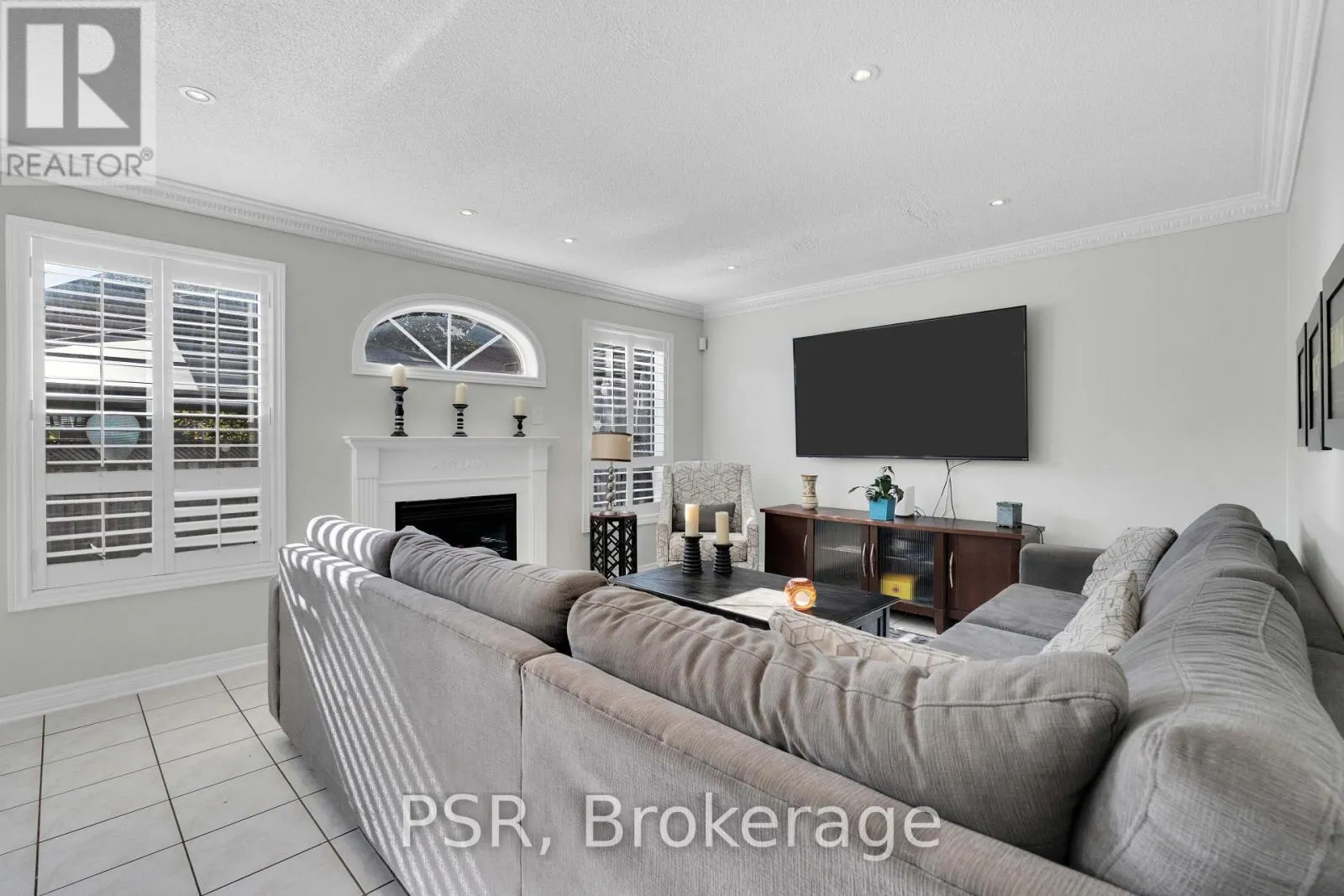 10 BACCARAT CRESCENT