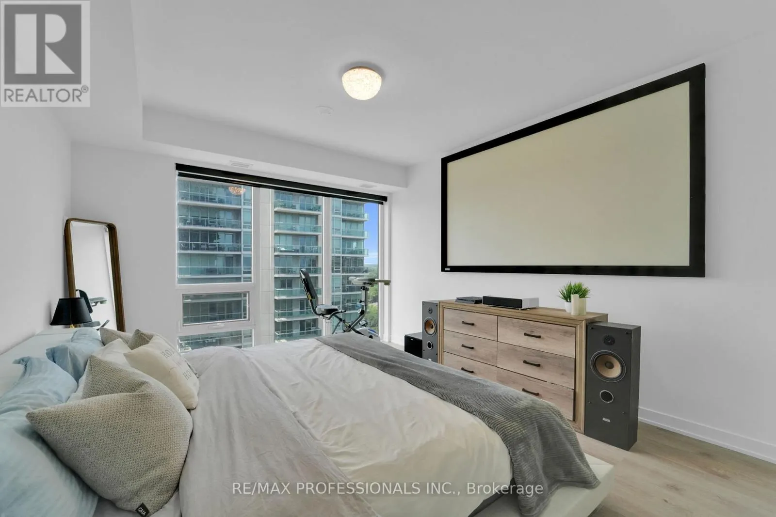 1402 - 1035 SOUTHDOWN ROAD