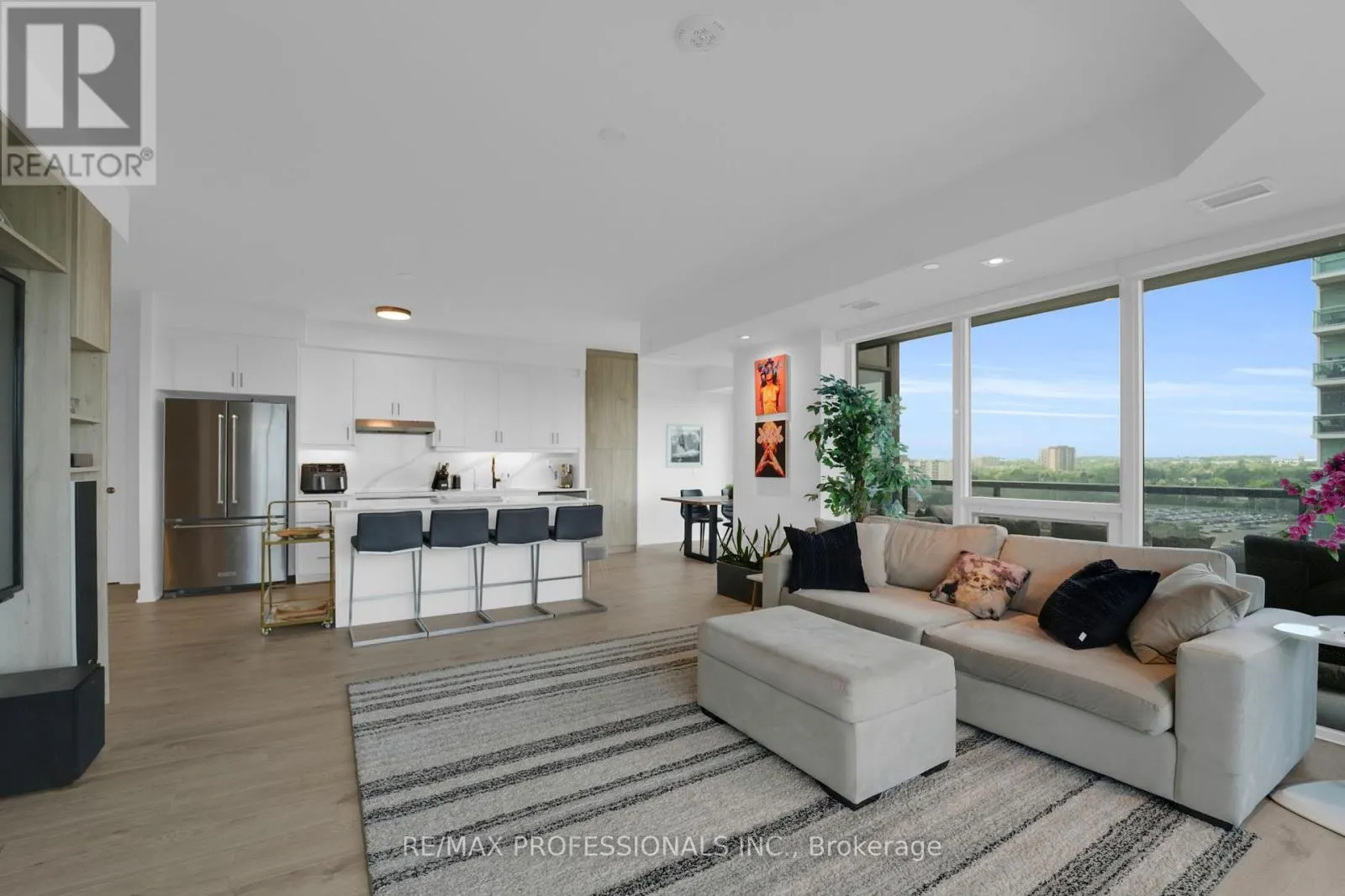 1402 - 1035 SOUTHDOWN ROAD